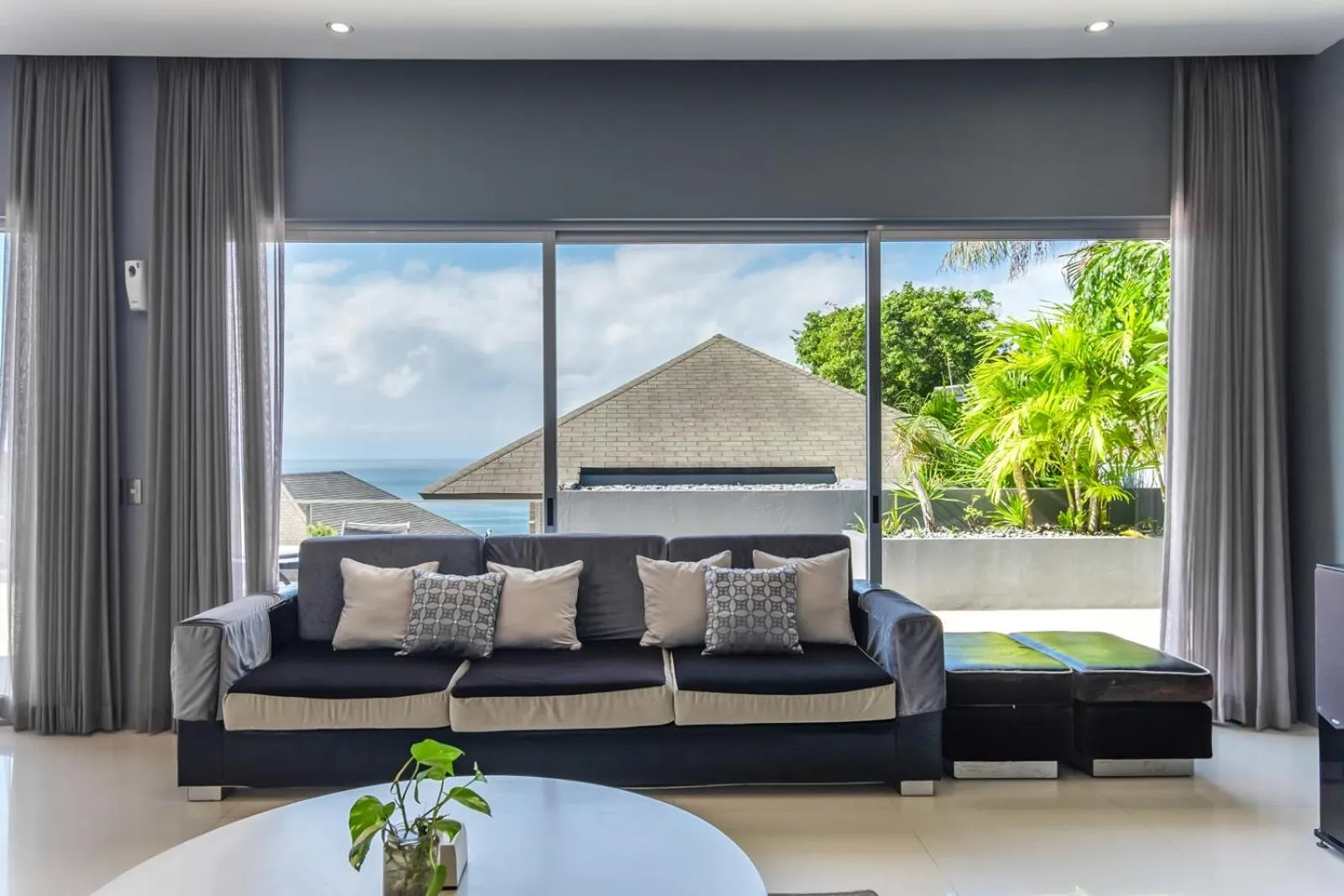 Living room in Suluban Cliff Bali Villa