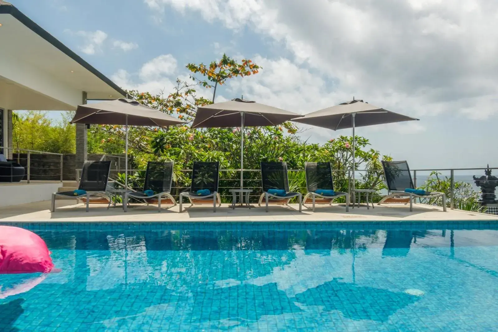 Swimming pool in Suluban Cliff Bali Villa Swimming pool in Suluban Cliff Bali Villa