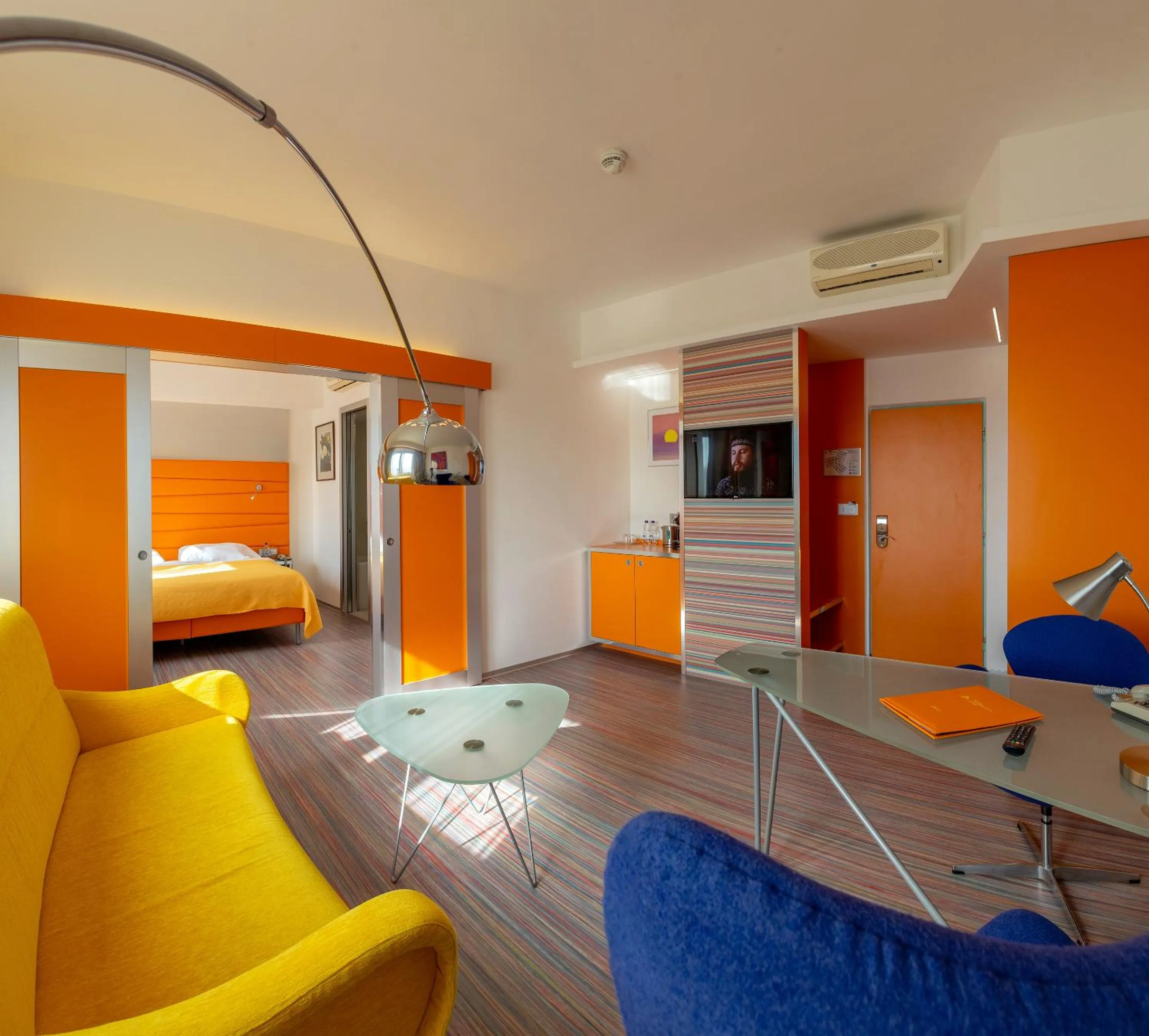 Photo of the whole room, Bed in Hotel Continental