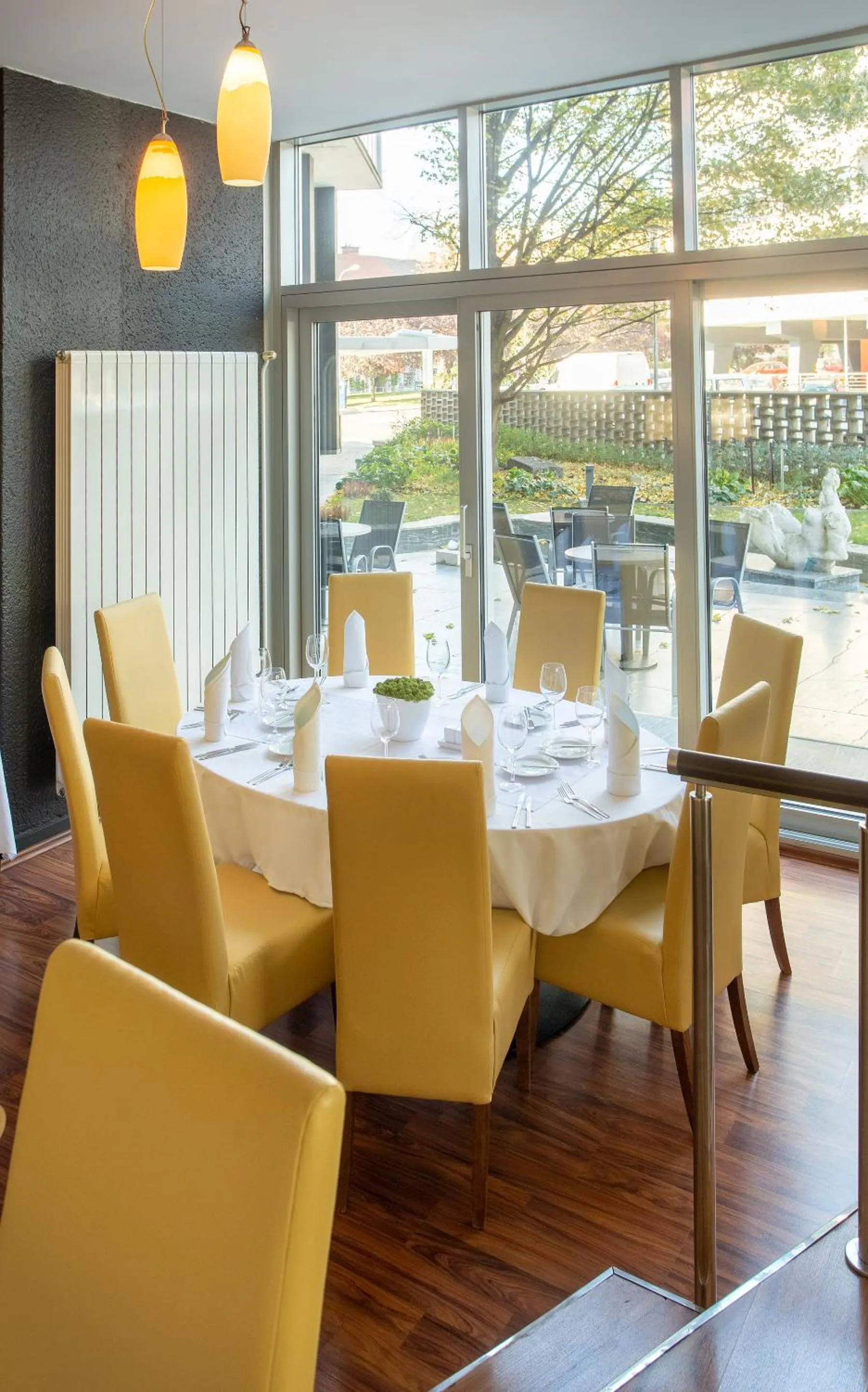 Restaurant/places to eat in Hotel Continental