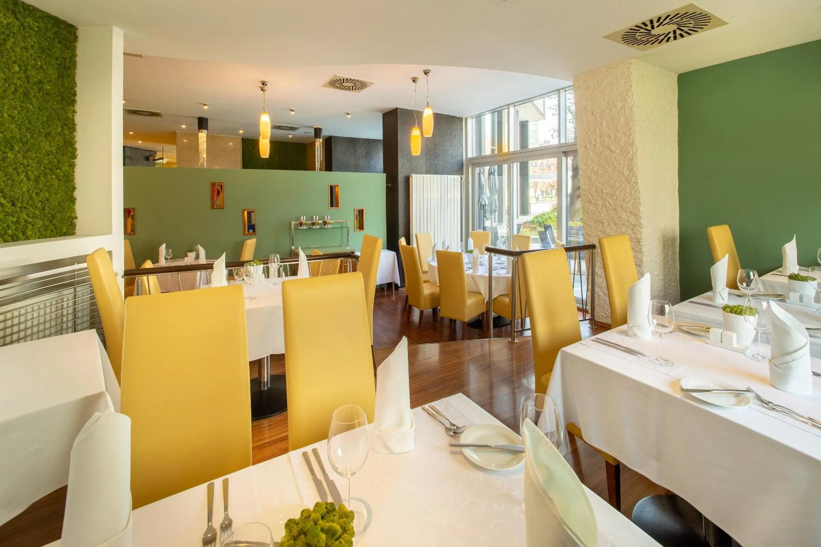 Restaurant/places to eat in Hotel Continental