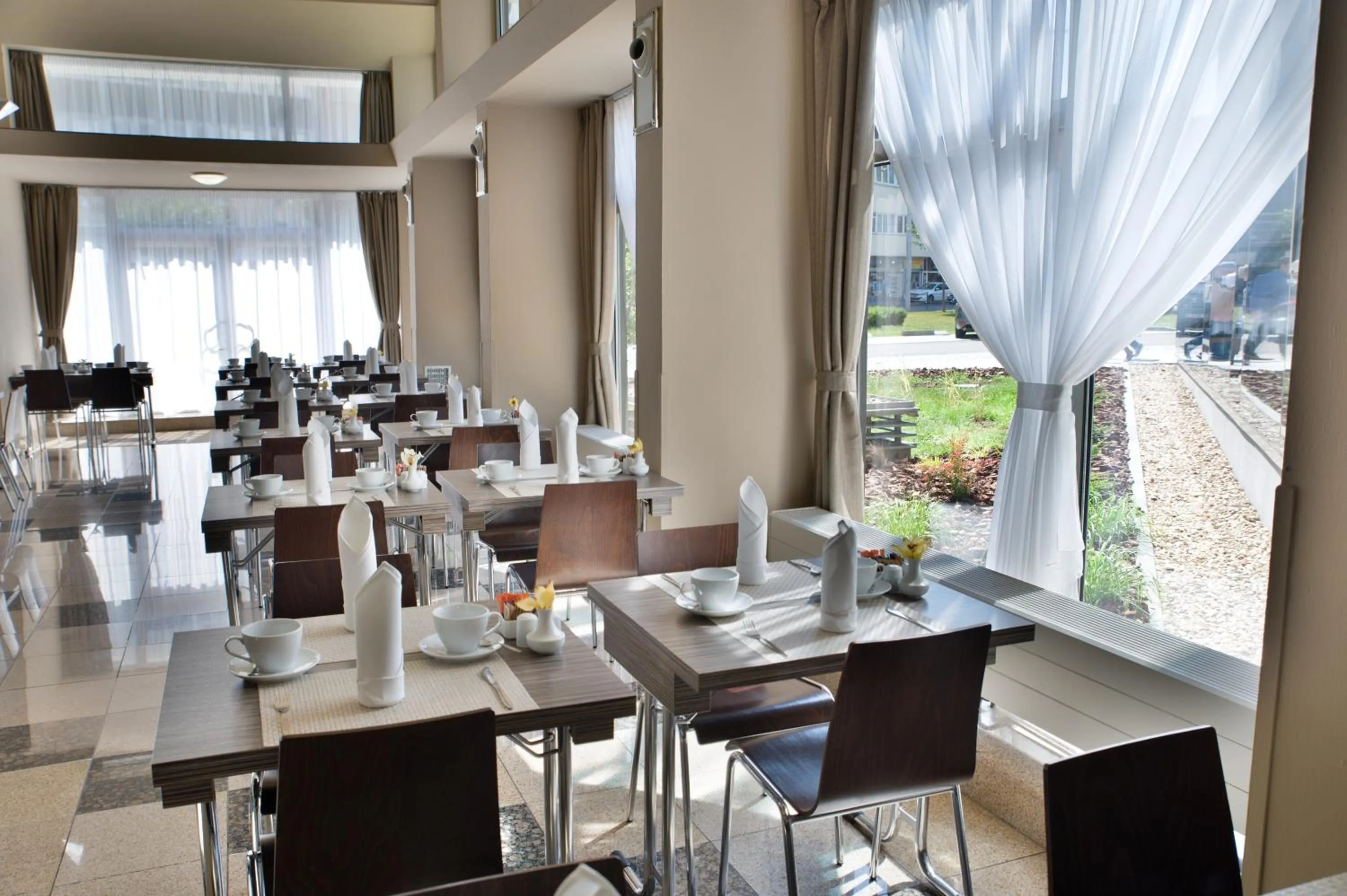 Restaurant/places to eat in Hotel Continental