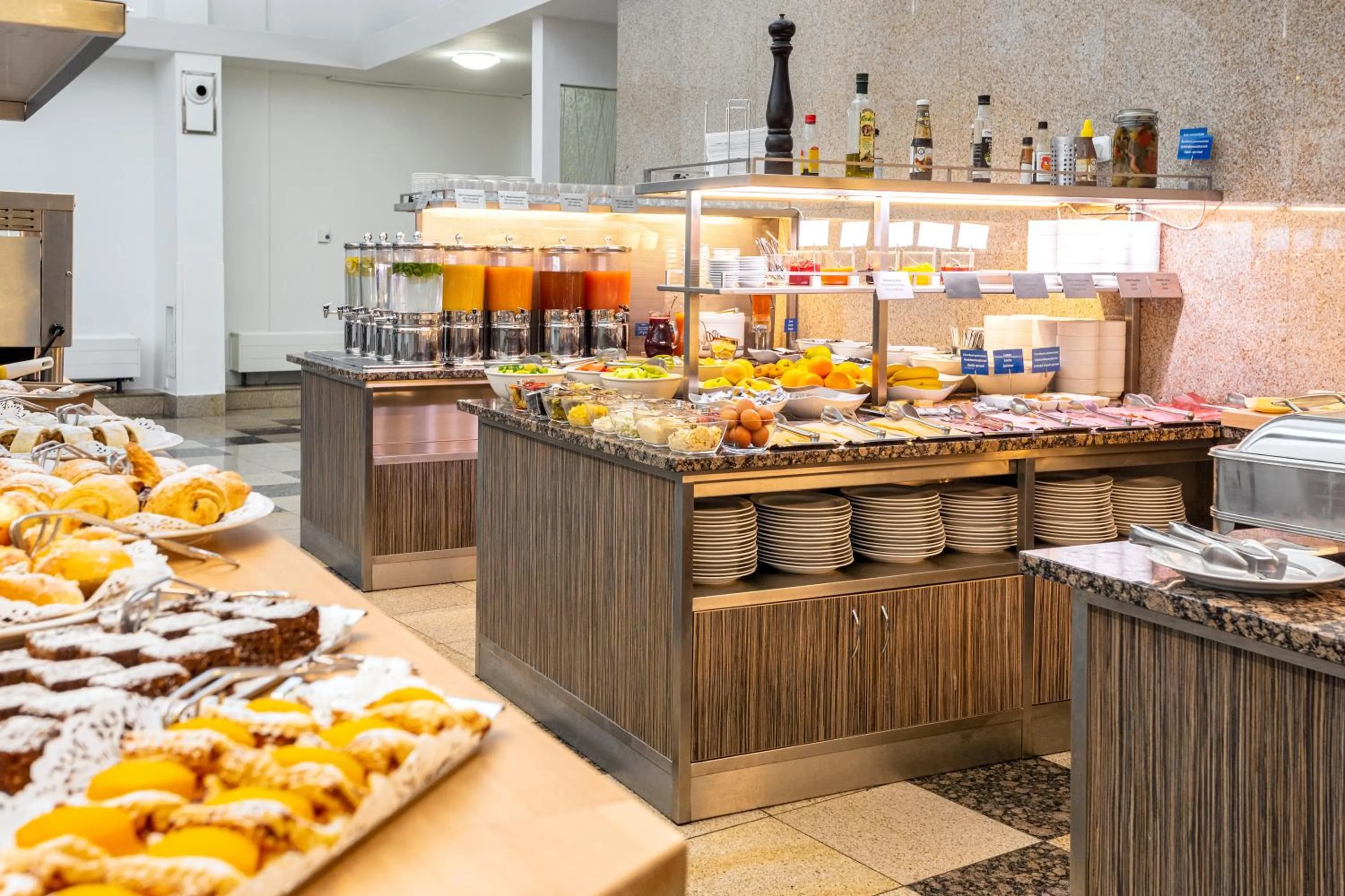 Breakfast in Hotel Continental