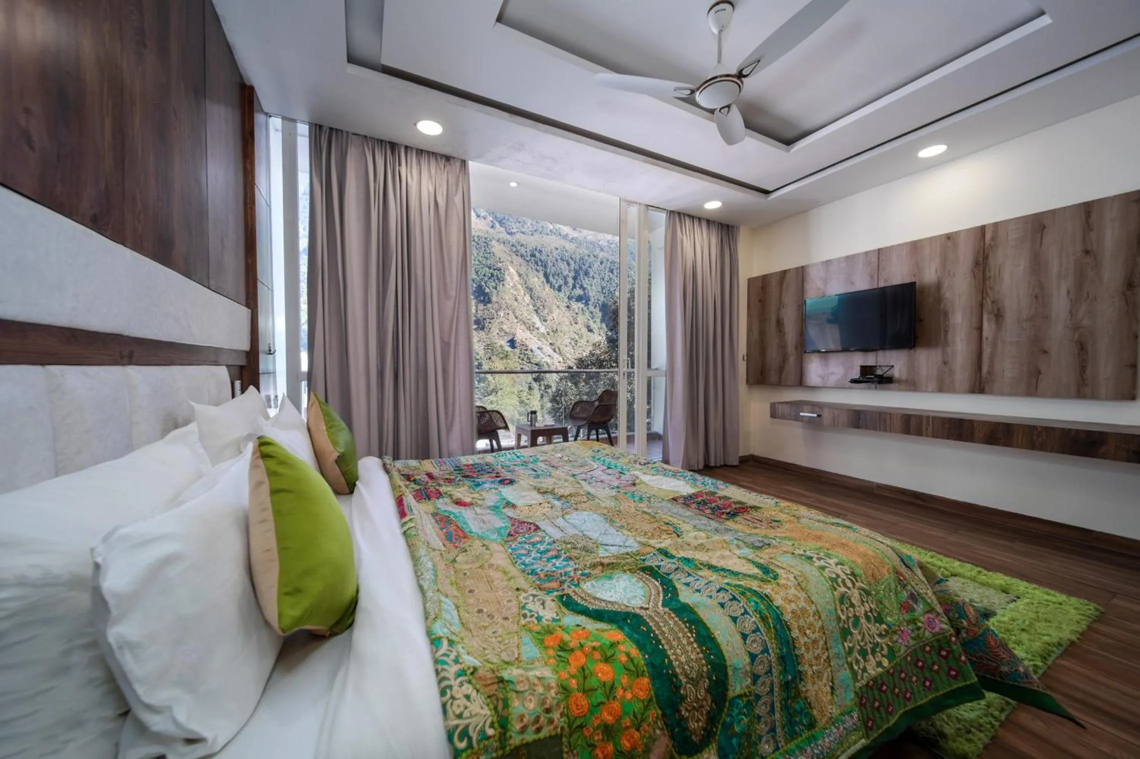 Bed in Tripli Hotels Shivaay