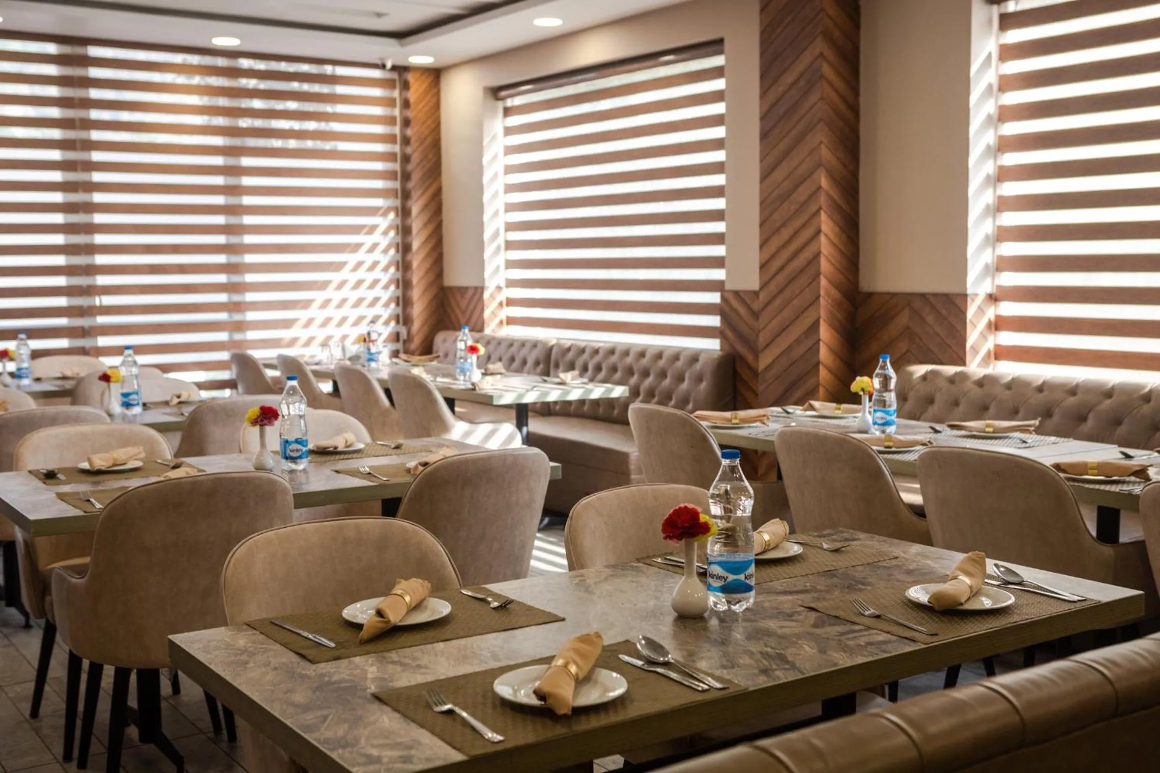 Restaurant/places to eat in Tripli Hotels Shivaay