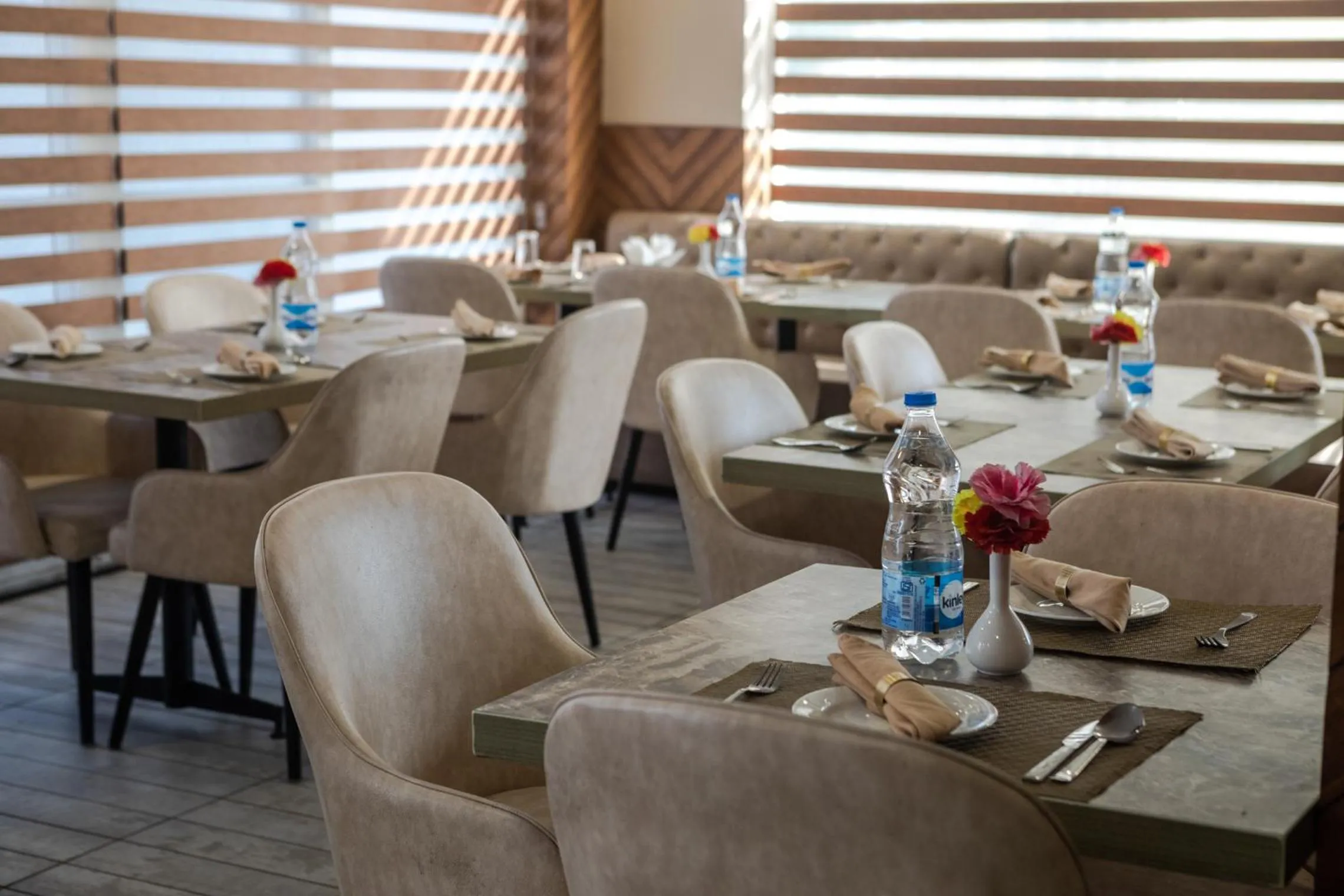 Restaurant/places to eat in Tripli Hotels Shivaay