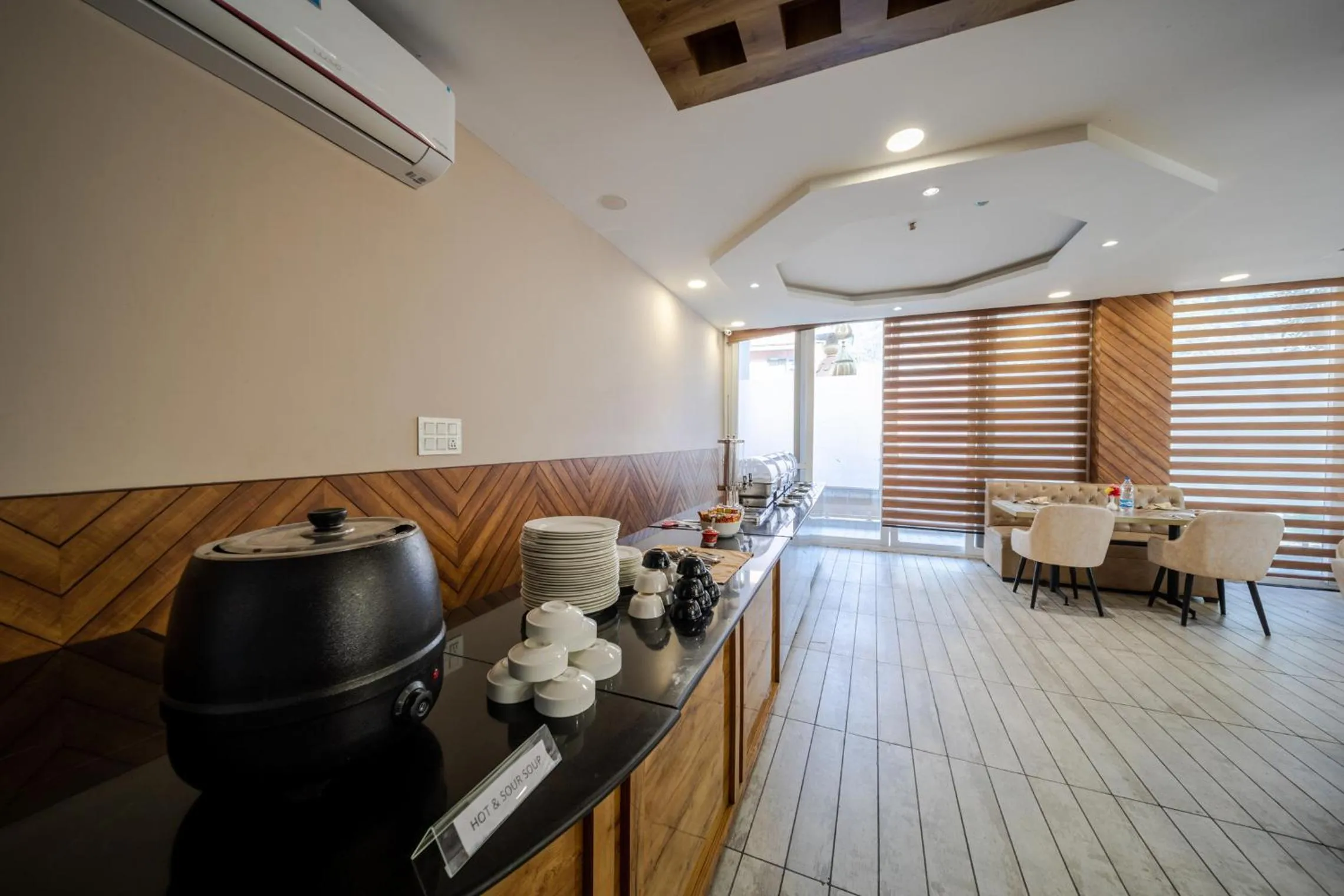 Restaurant/places to eat in Tripli Hotels Shivaay