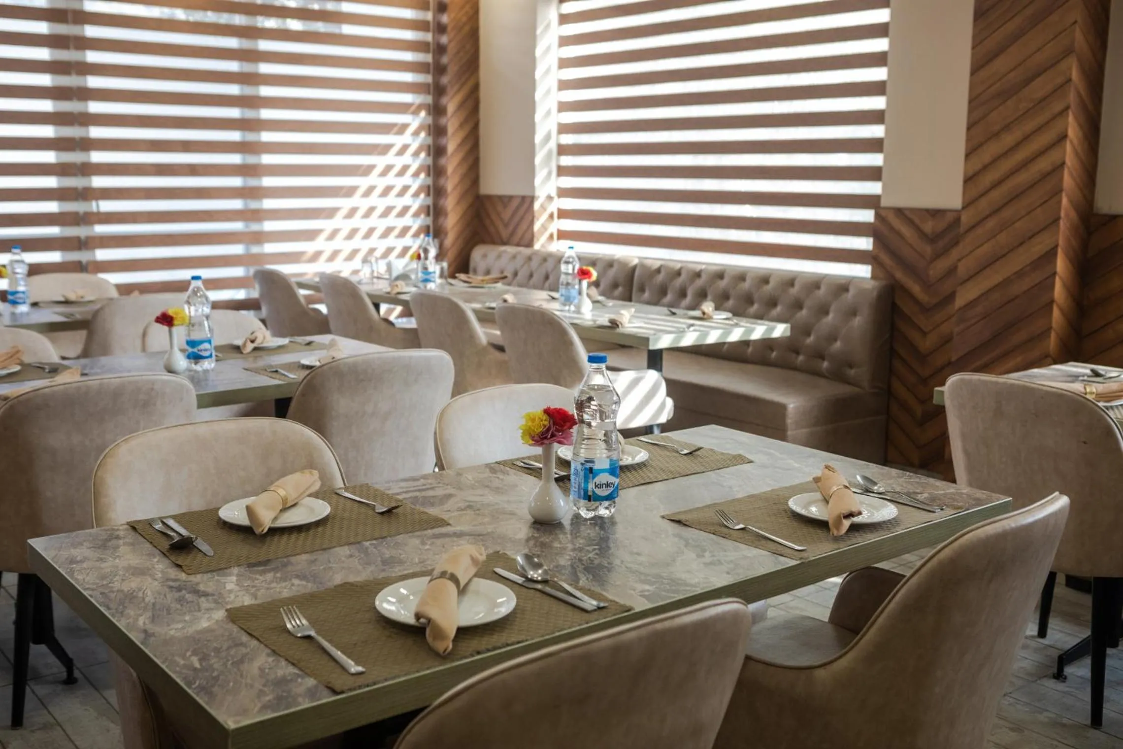 Restaurant/places to eat in Tripli Hotels Shivaay