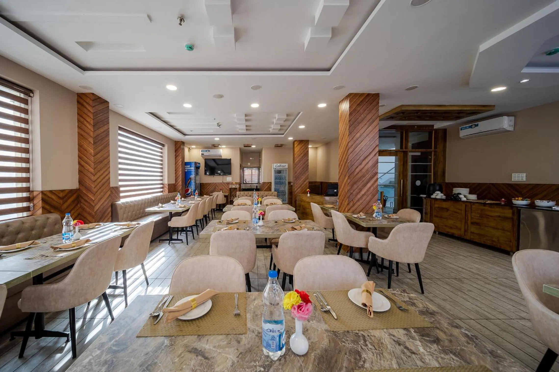 Restaurant/places to eat in Tripli Hotels Shivaay