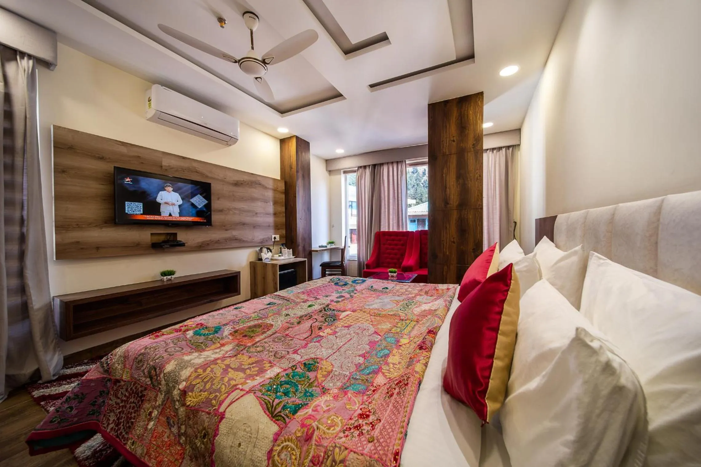 TV and multimedia in Tripli Hotels Shivaay