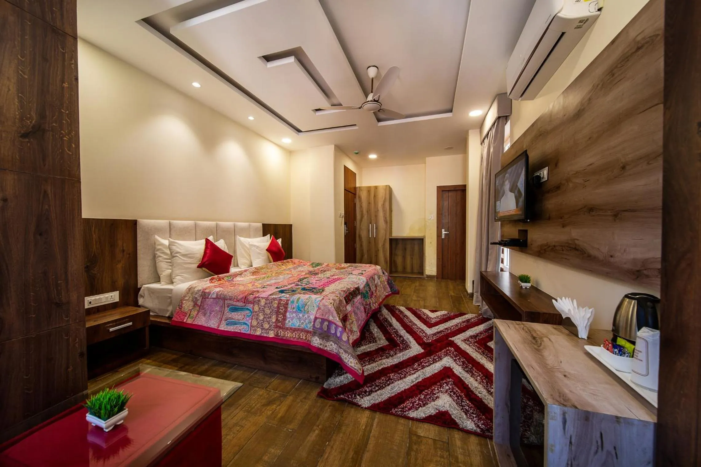 Bed in Tripli Hotels Shivaay