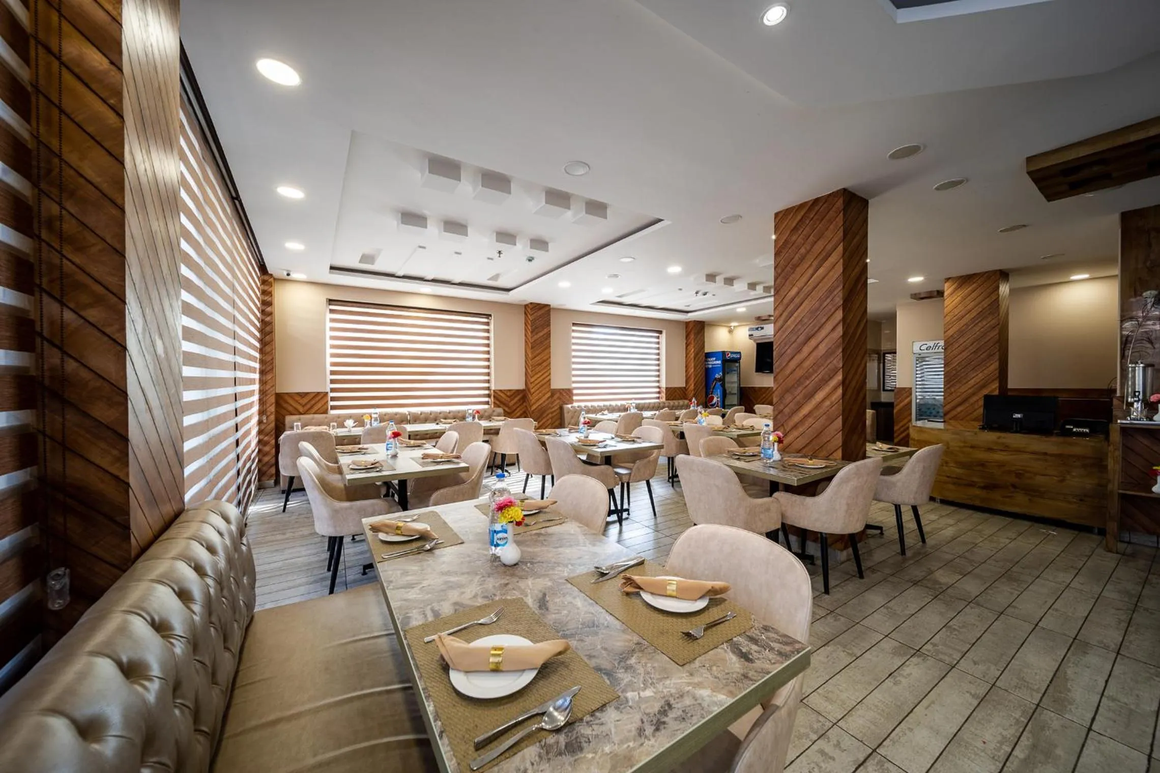 Restaurant/places to eat in Tripli Hotels Shivaay