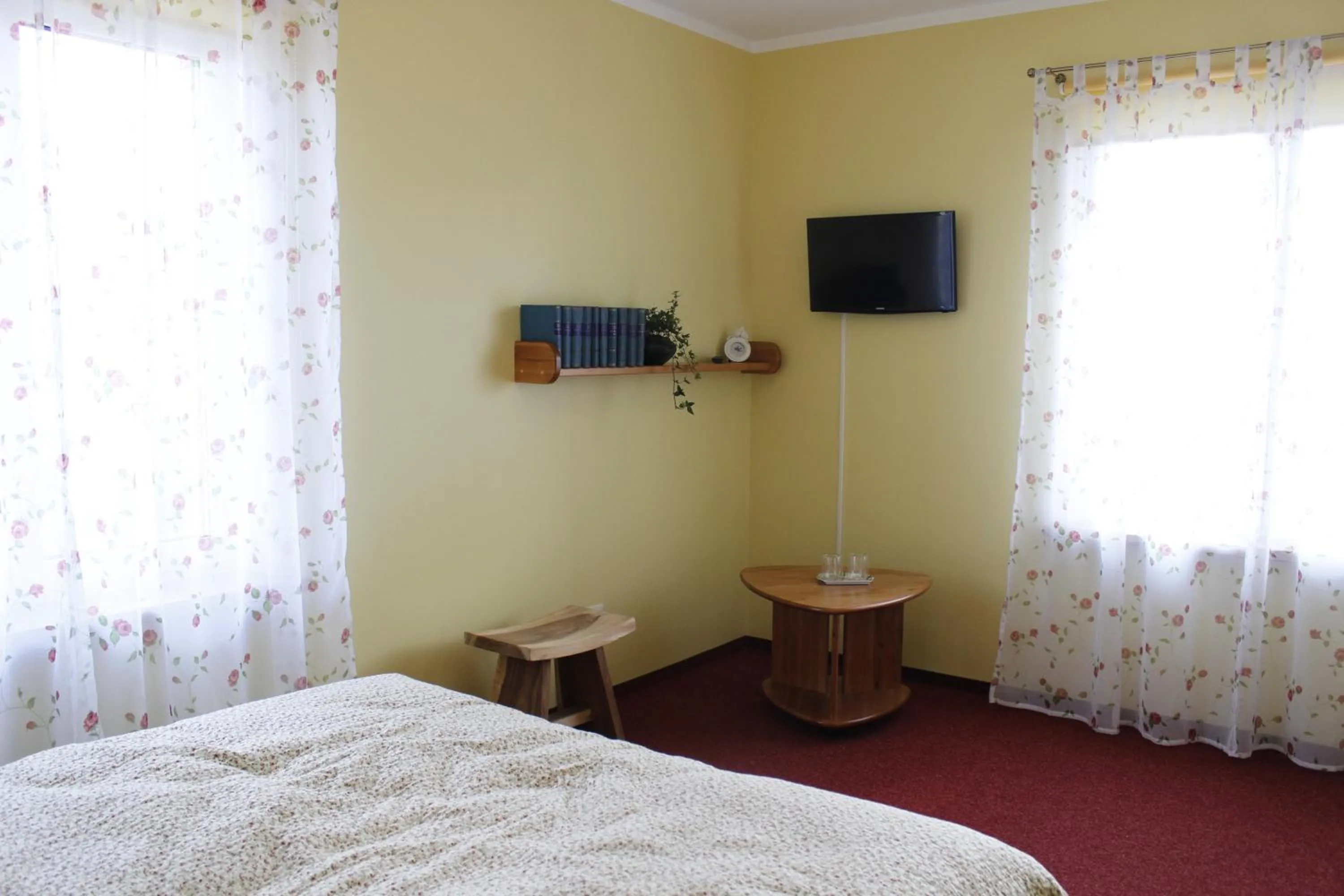 Day, Bed in Hotel Senlīči
