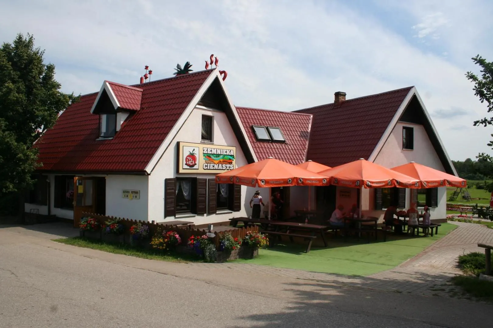 Restaurant/places to eat in Hotel Senlīči