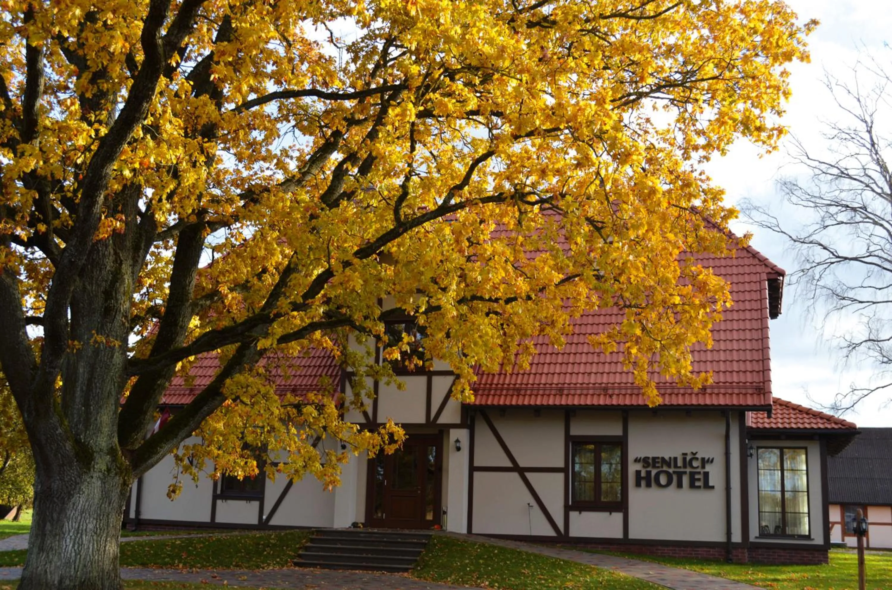 Property building in Hotel Senlīči