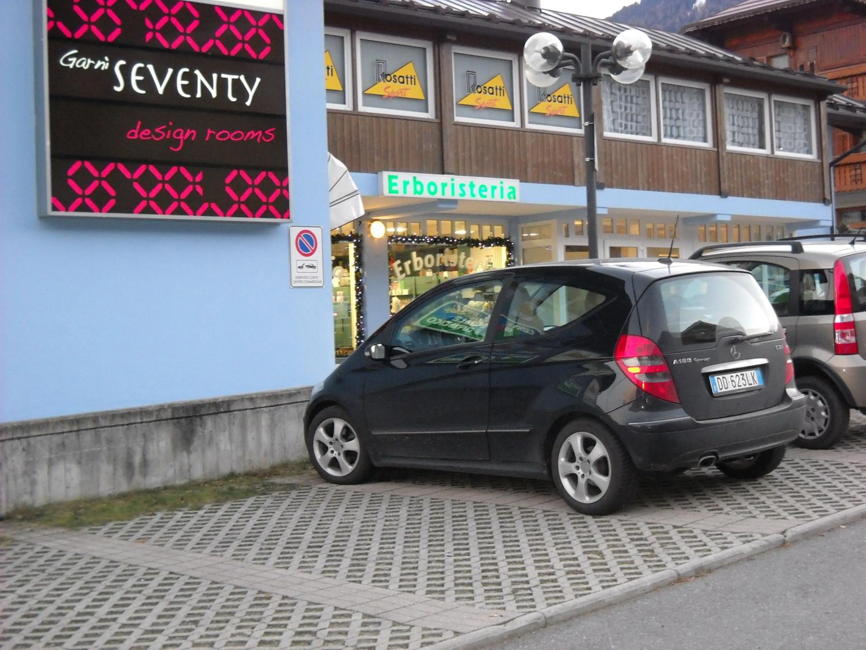 Facade/entrance in B&B Seventy Design