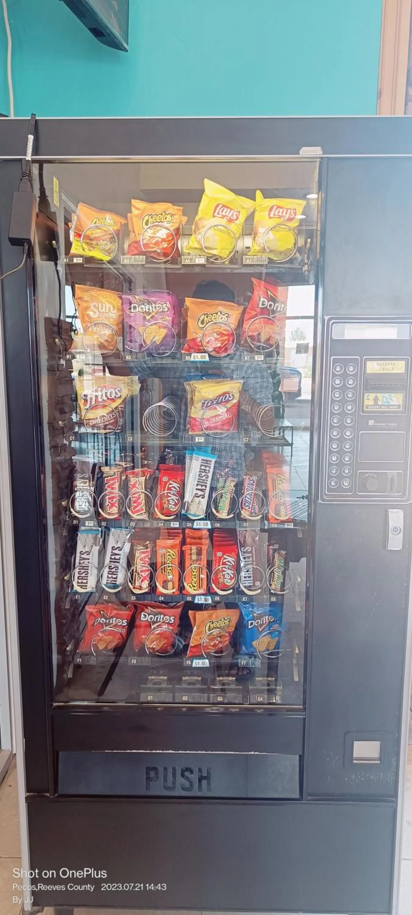 Restaurant/places to eat in B&J HOTEL AND APARTMENTS