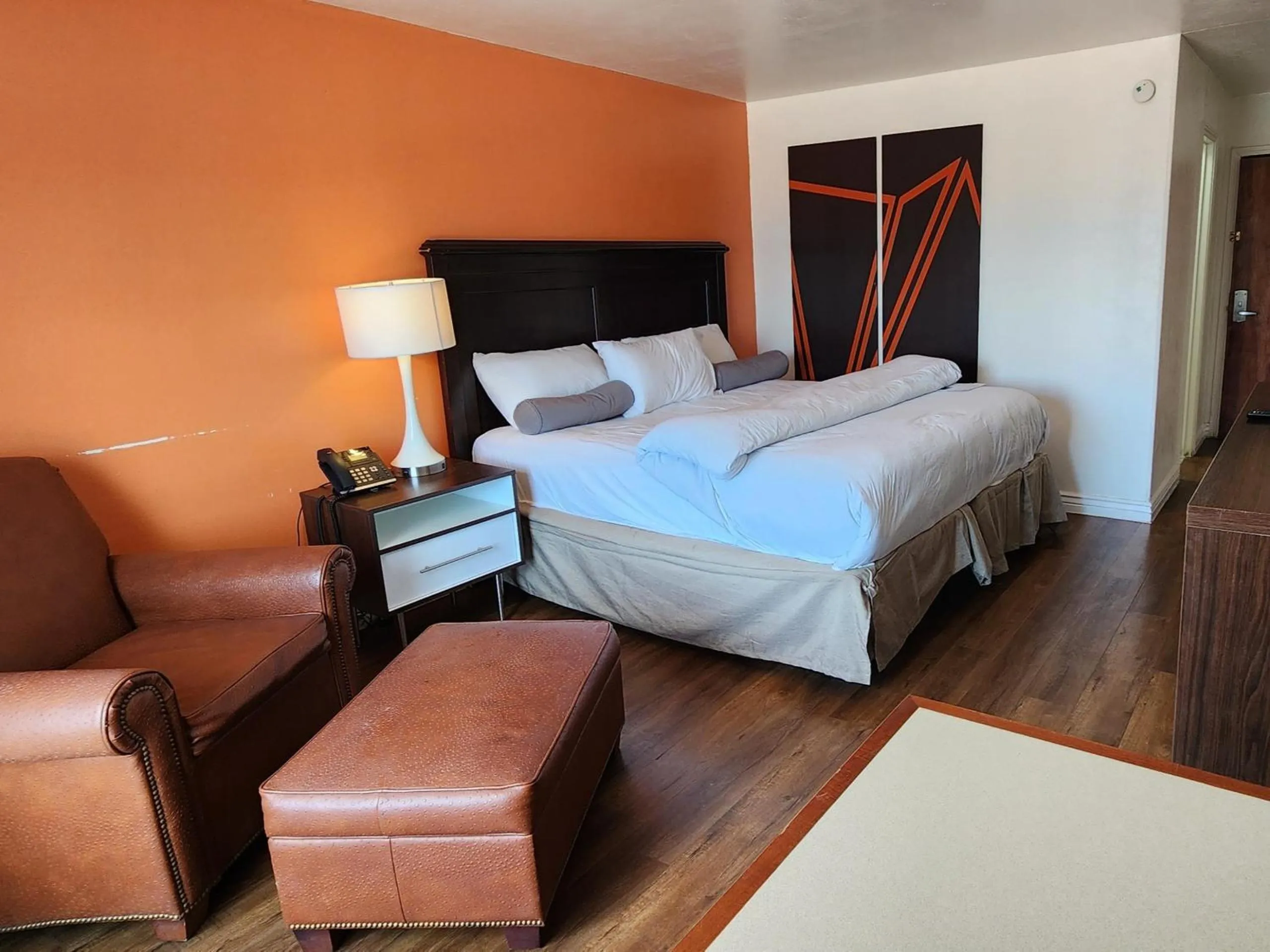 Bed in B&J HOTEL AND APARTMENTS