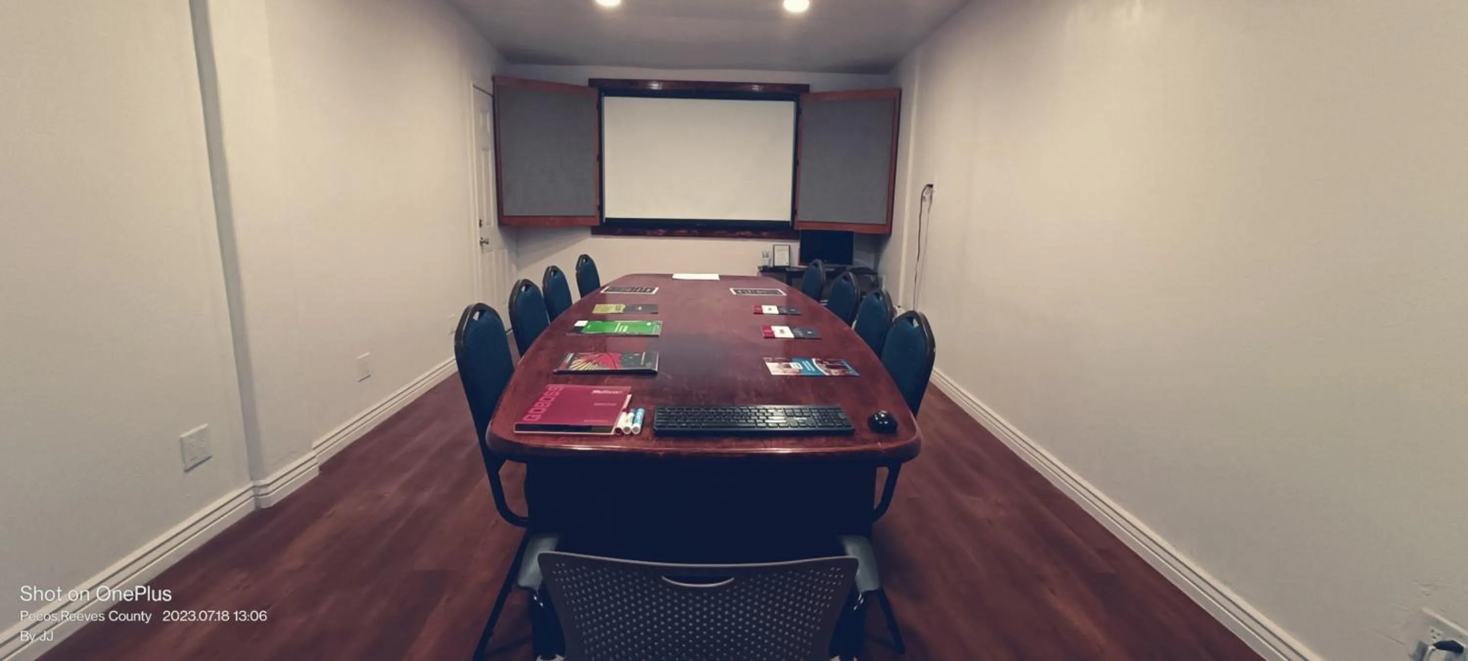 Business facilities in B&J HOTEL AND APARTMENTS