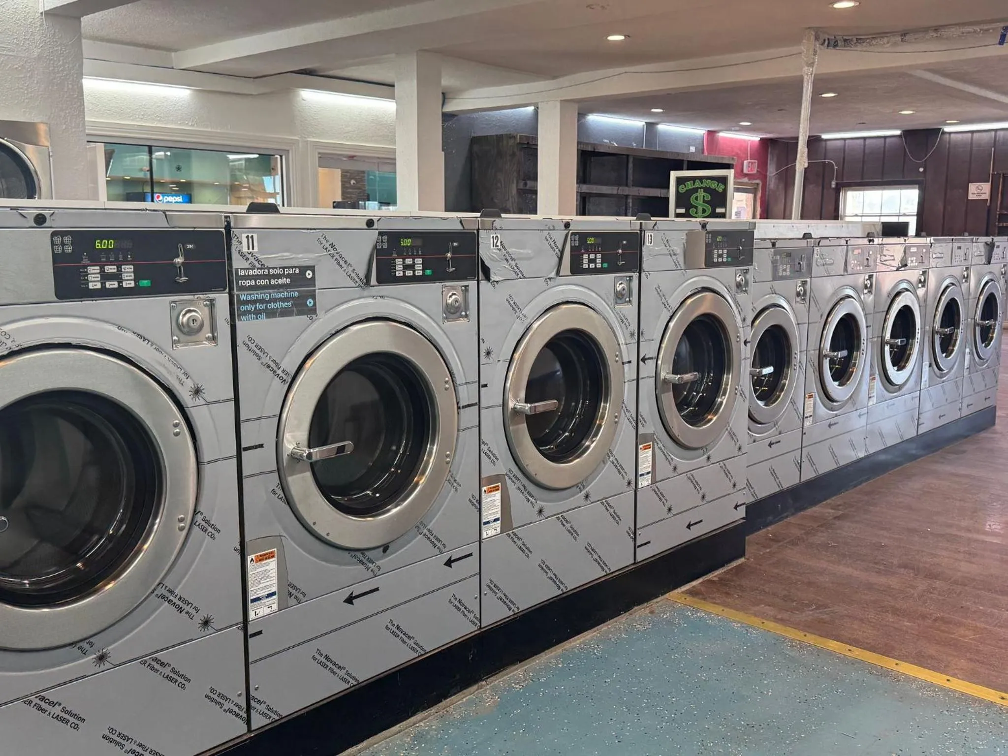 washing machine in B&J HOTEL AND APARTMENTS