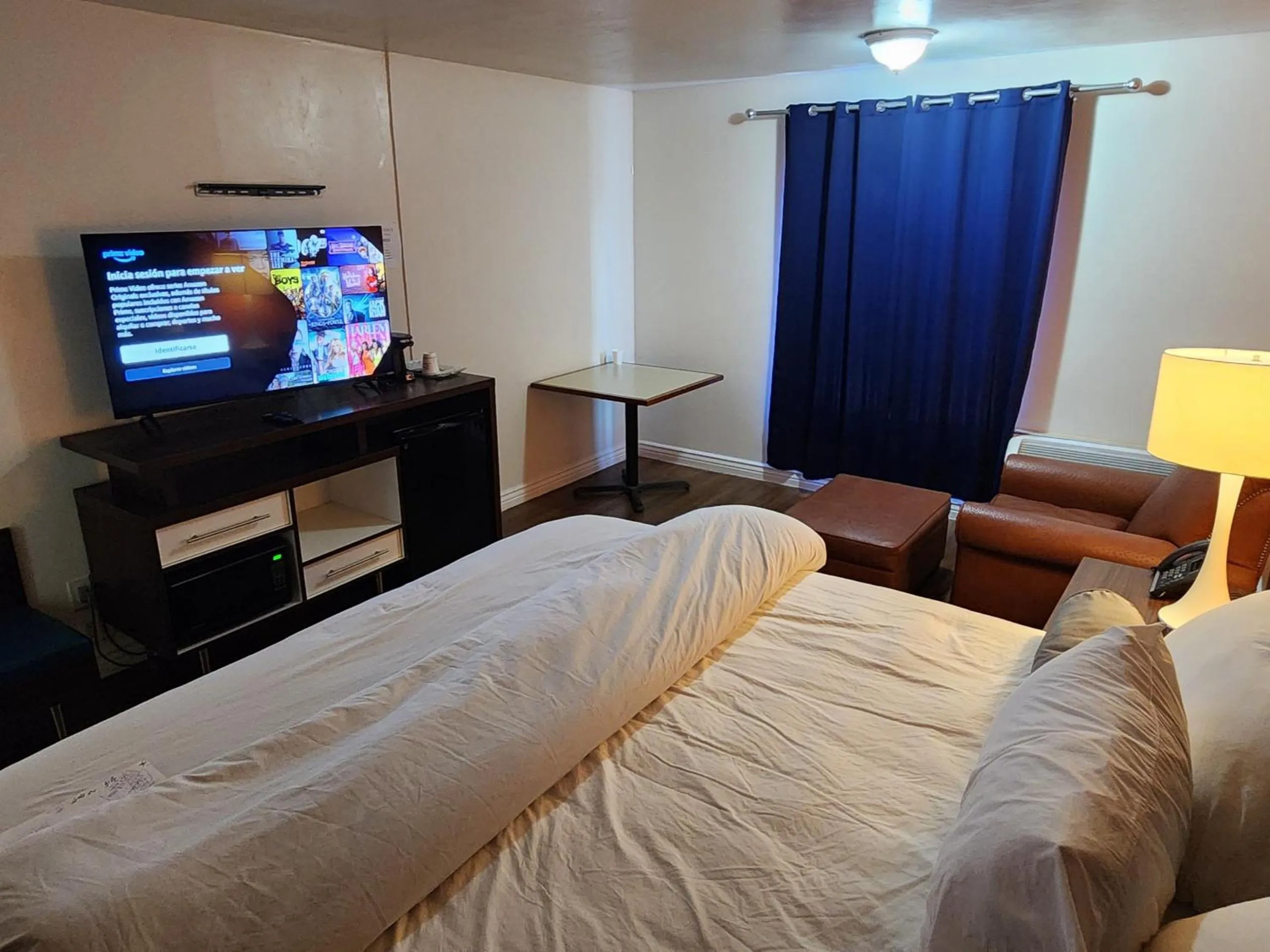 Bed in B&J HOTEL AND APARTMENTS