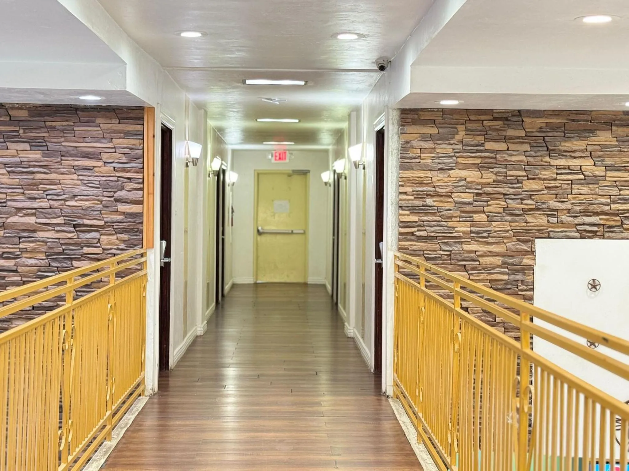 Lobby or reception in B&J HOTEL AND APARTMENTS