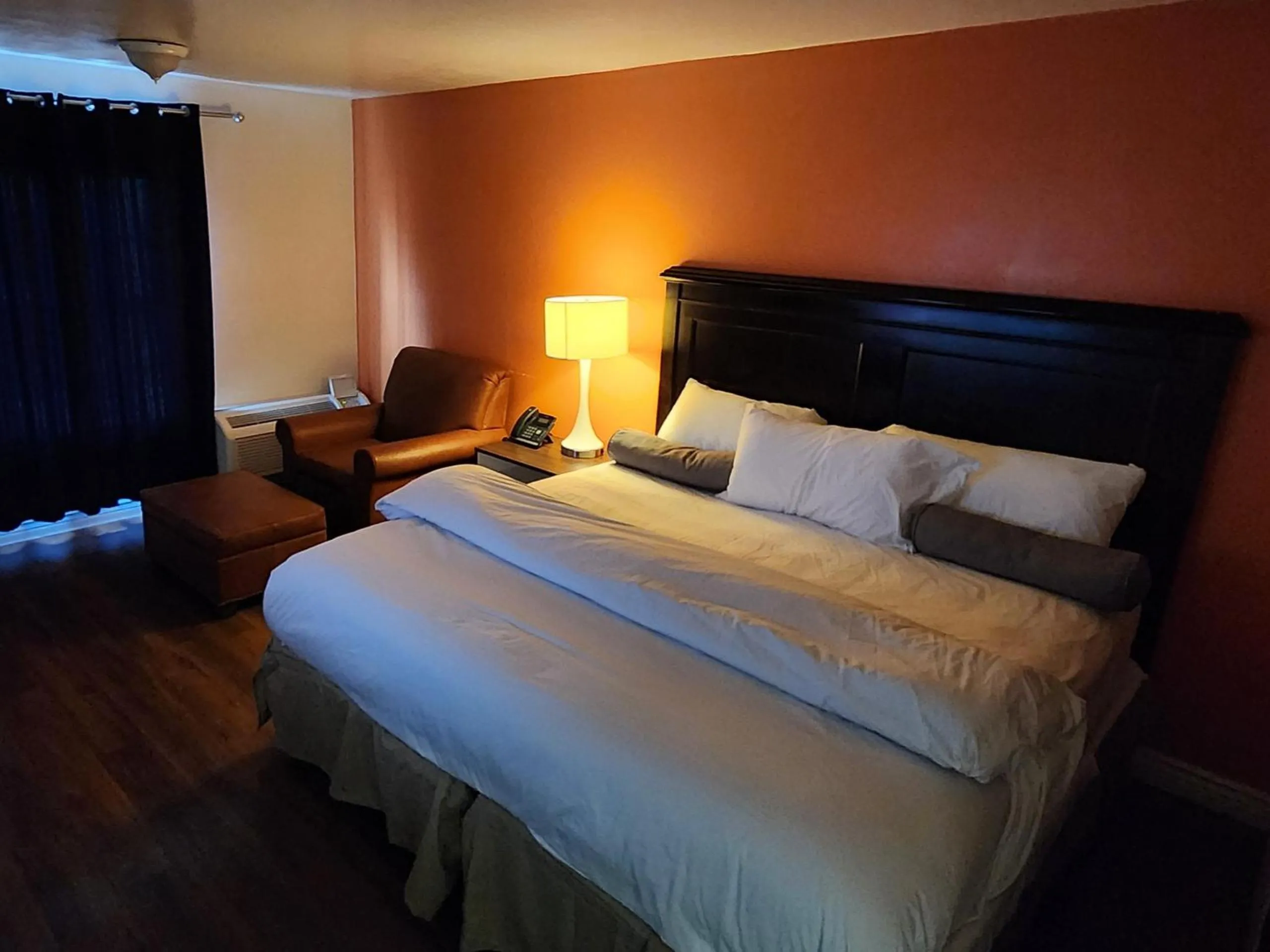 Bed in B&J HOTEL AND APARTMENTS