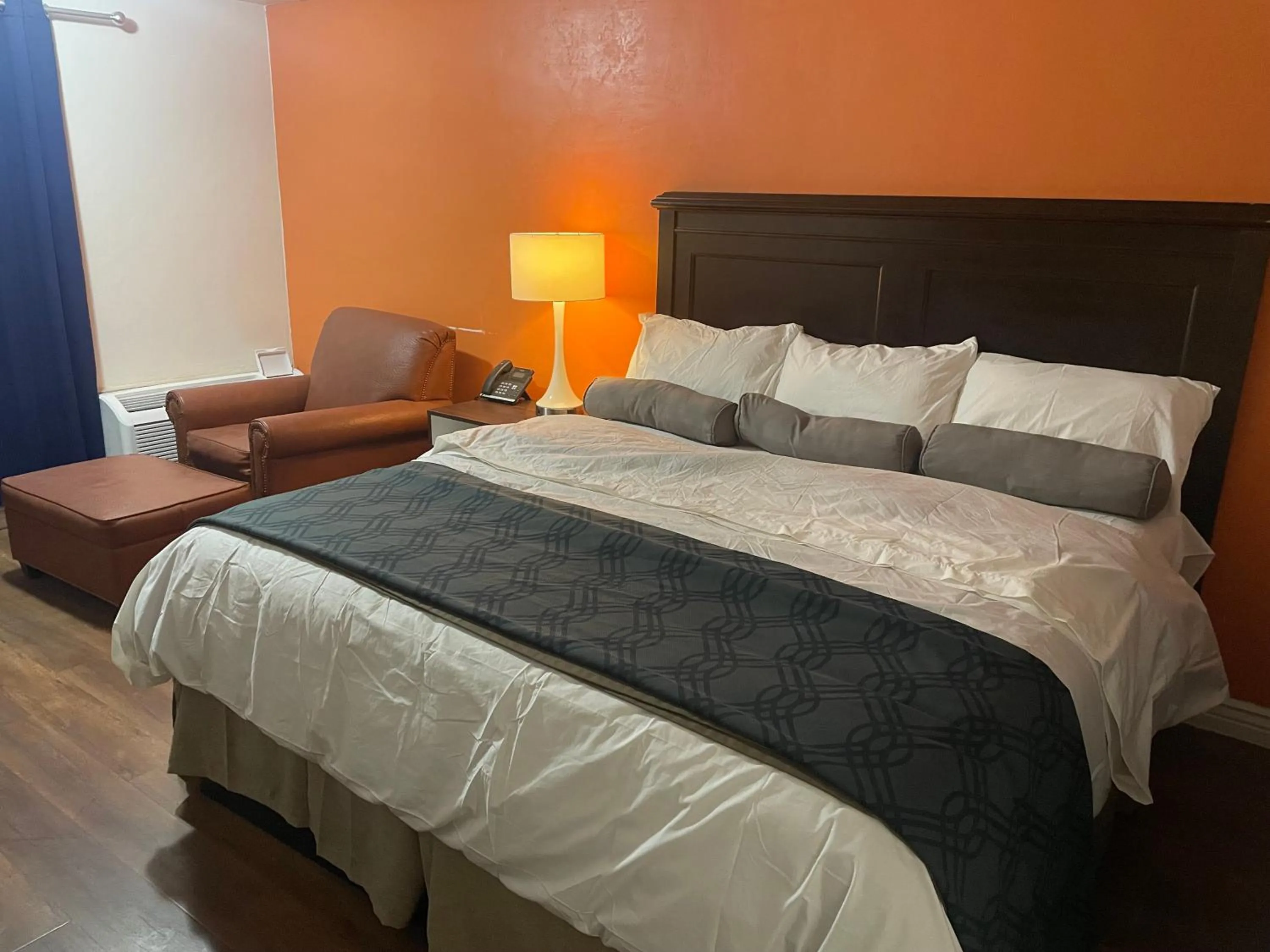 Bed in B&J HOTEL AND APARTMENTS