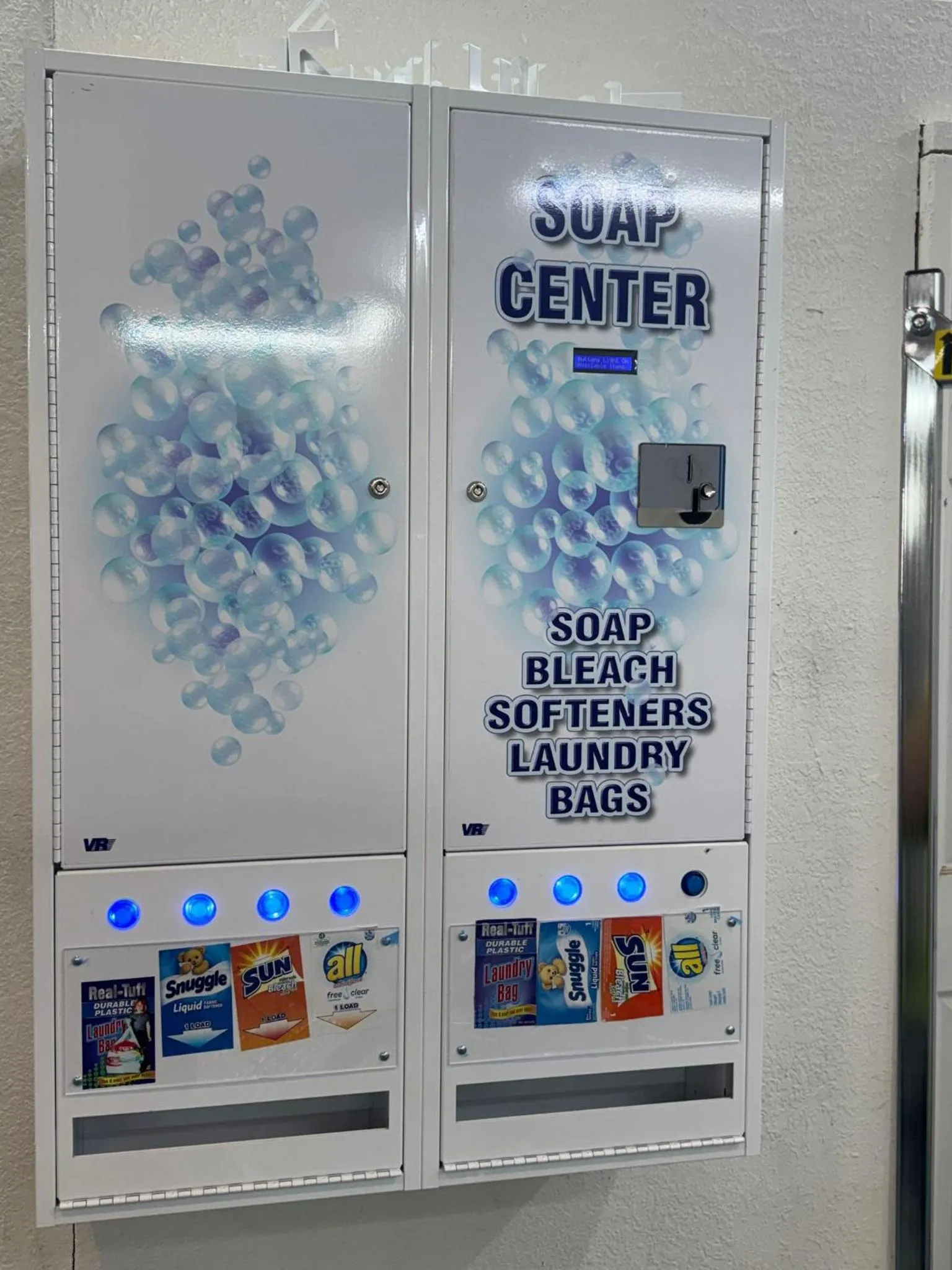 washing machine in B&J HOTEL AND APARTMENTS