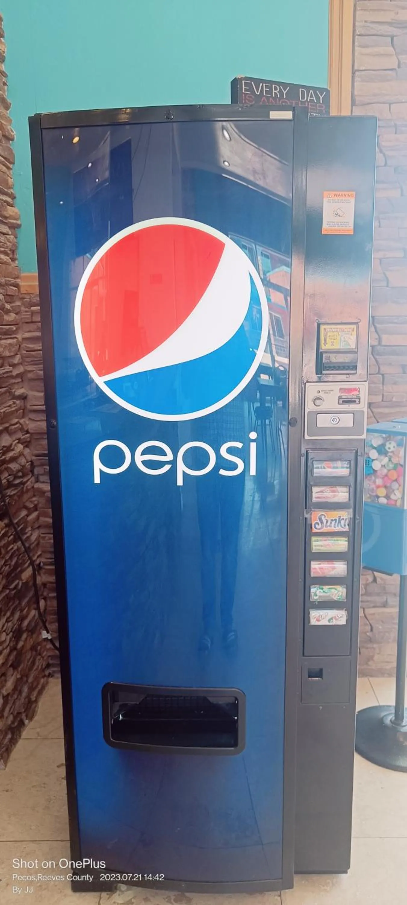 Restaurant/places to eat in B&J HOTEL AND APARTMENTS