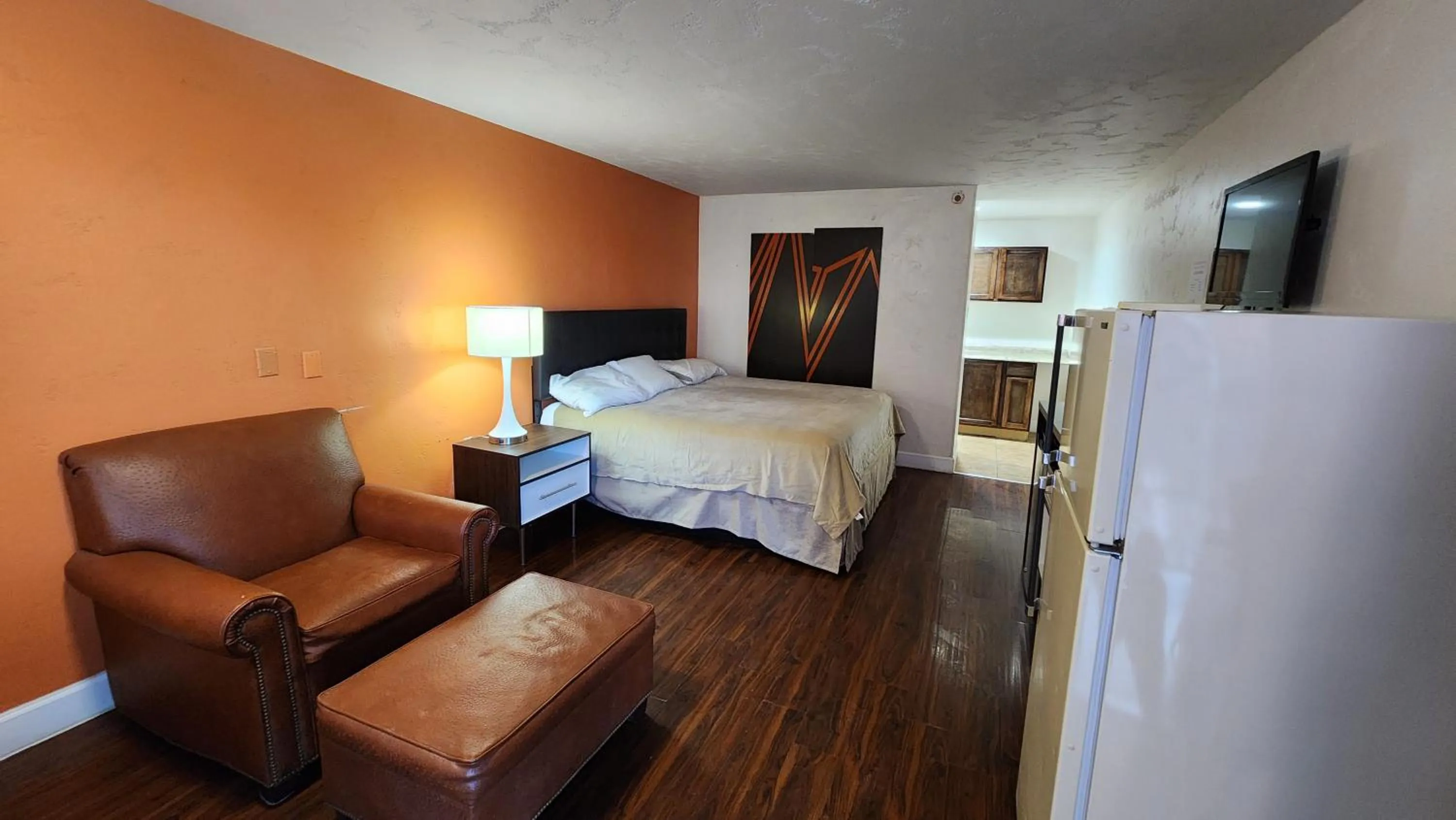 Bed in B&J HOTEL AND APARTMENTS