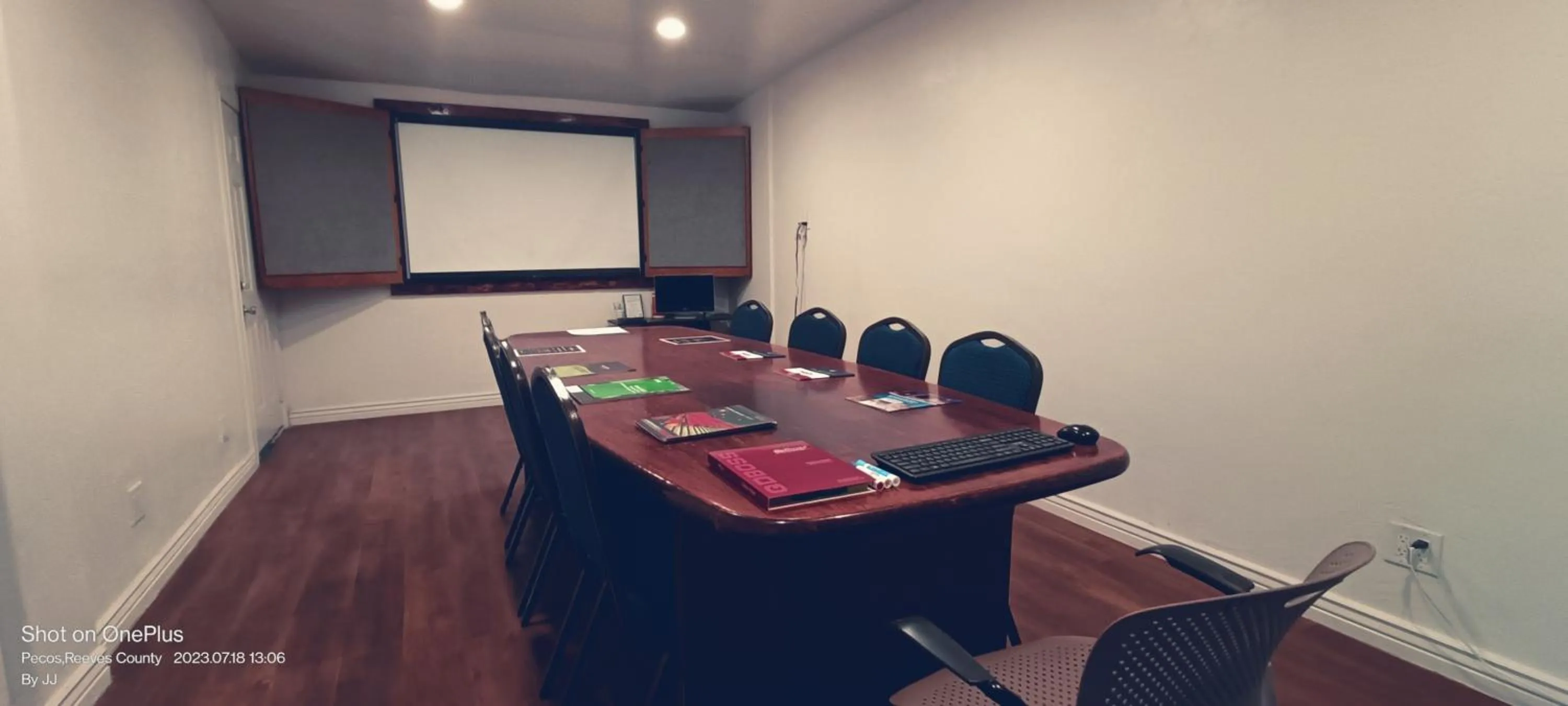Business facilities in B&J HOTEL AND APARTMENTS