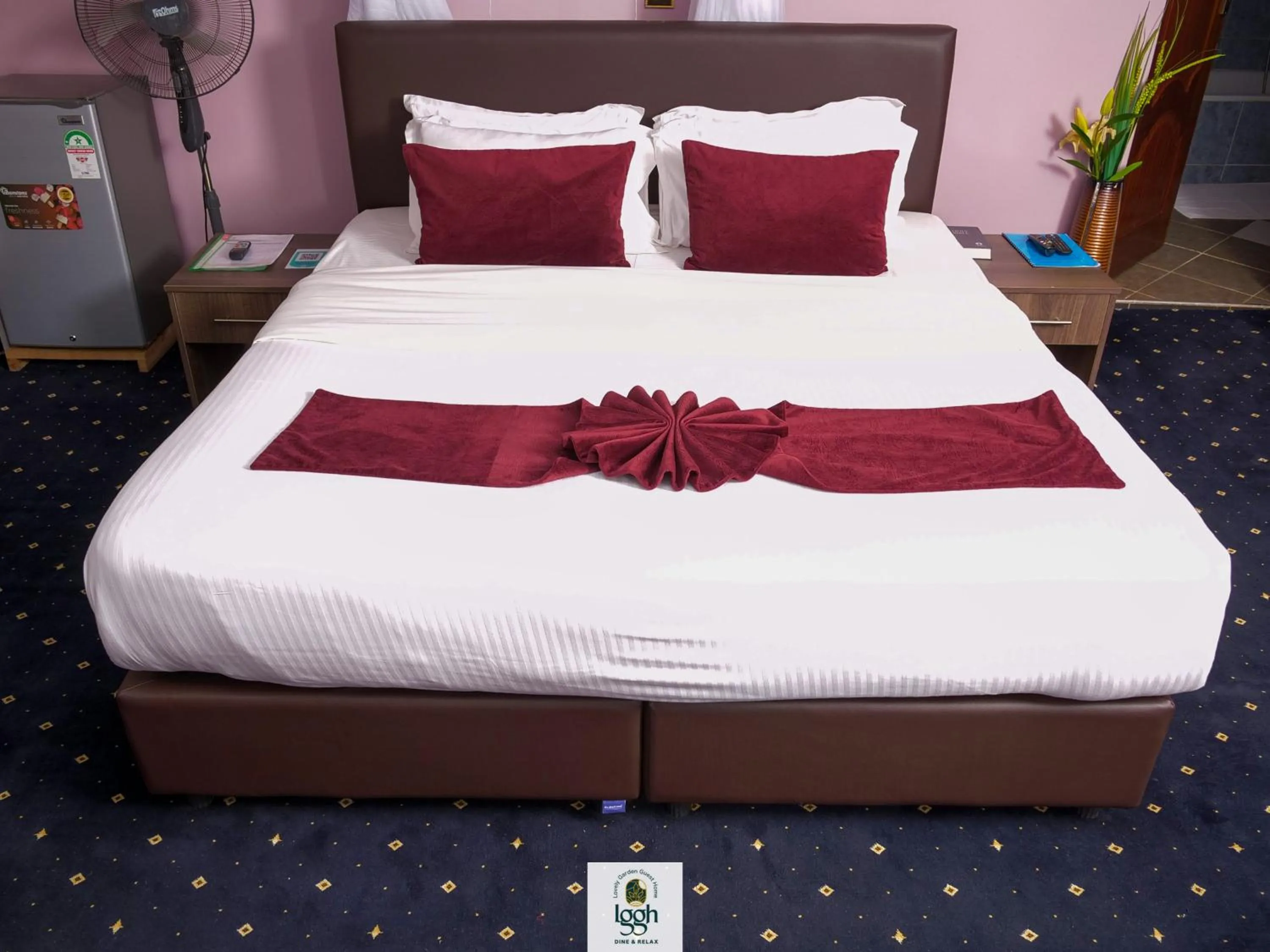 Bed in Lovely Garden Guest Home