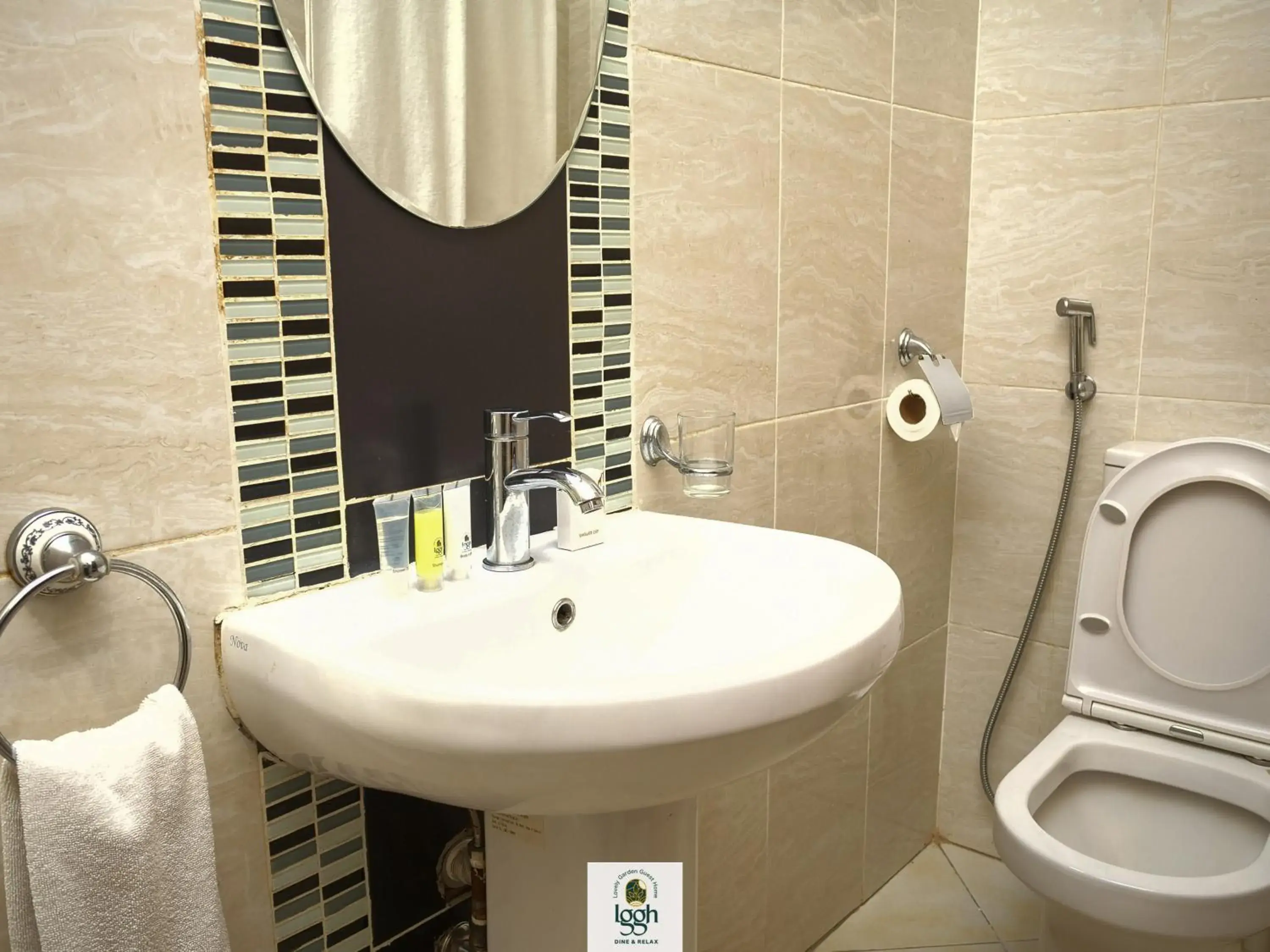 Deluxe Suite in Lovely Garden Guest Home Deluxe Suite in Lovely Garden Guest Home