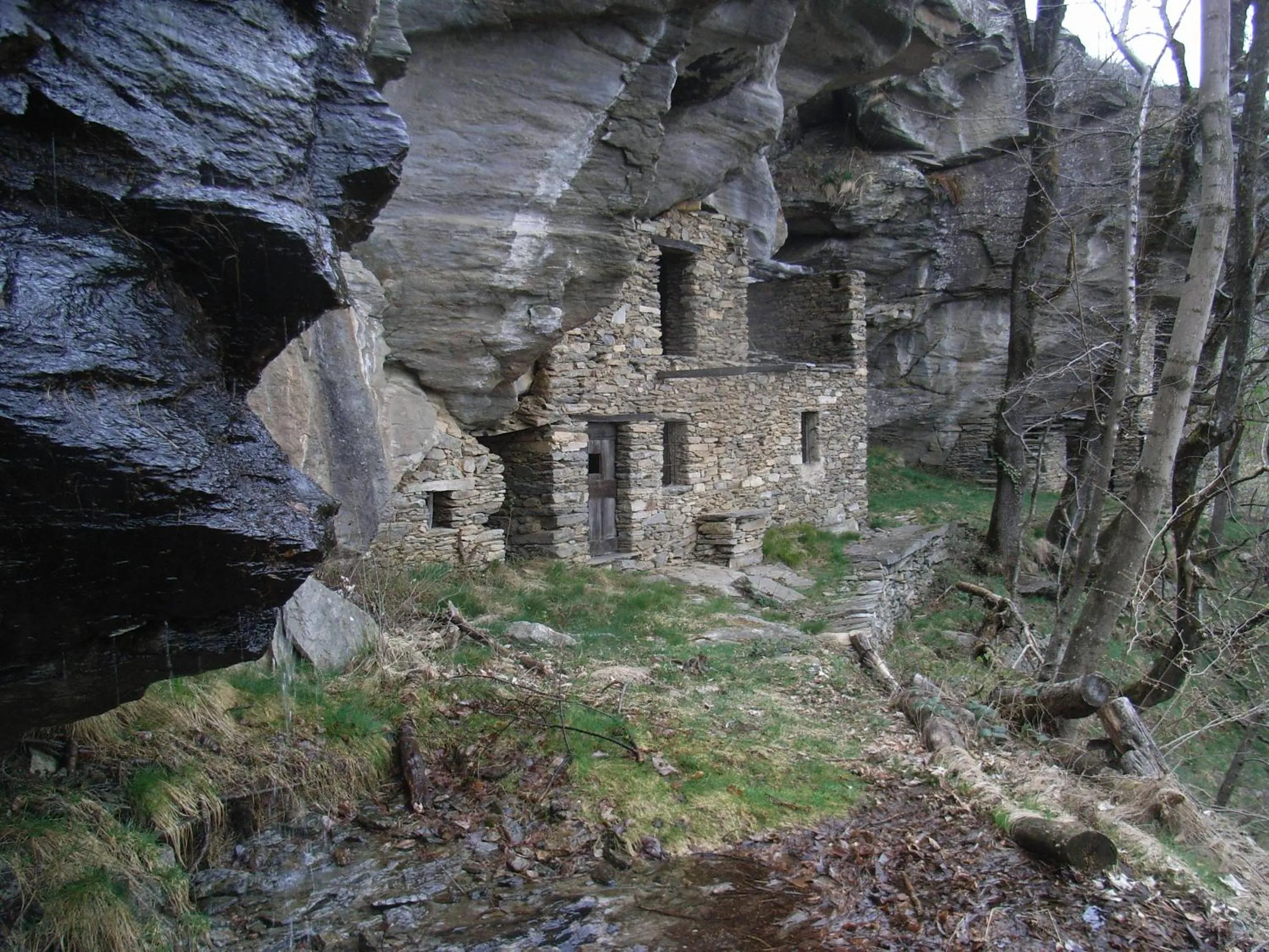 Nearby landmark in U Tej