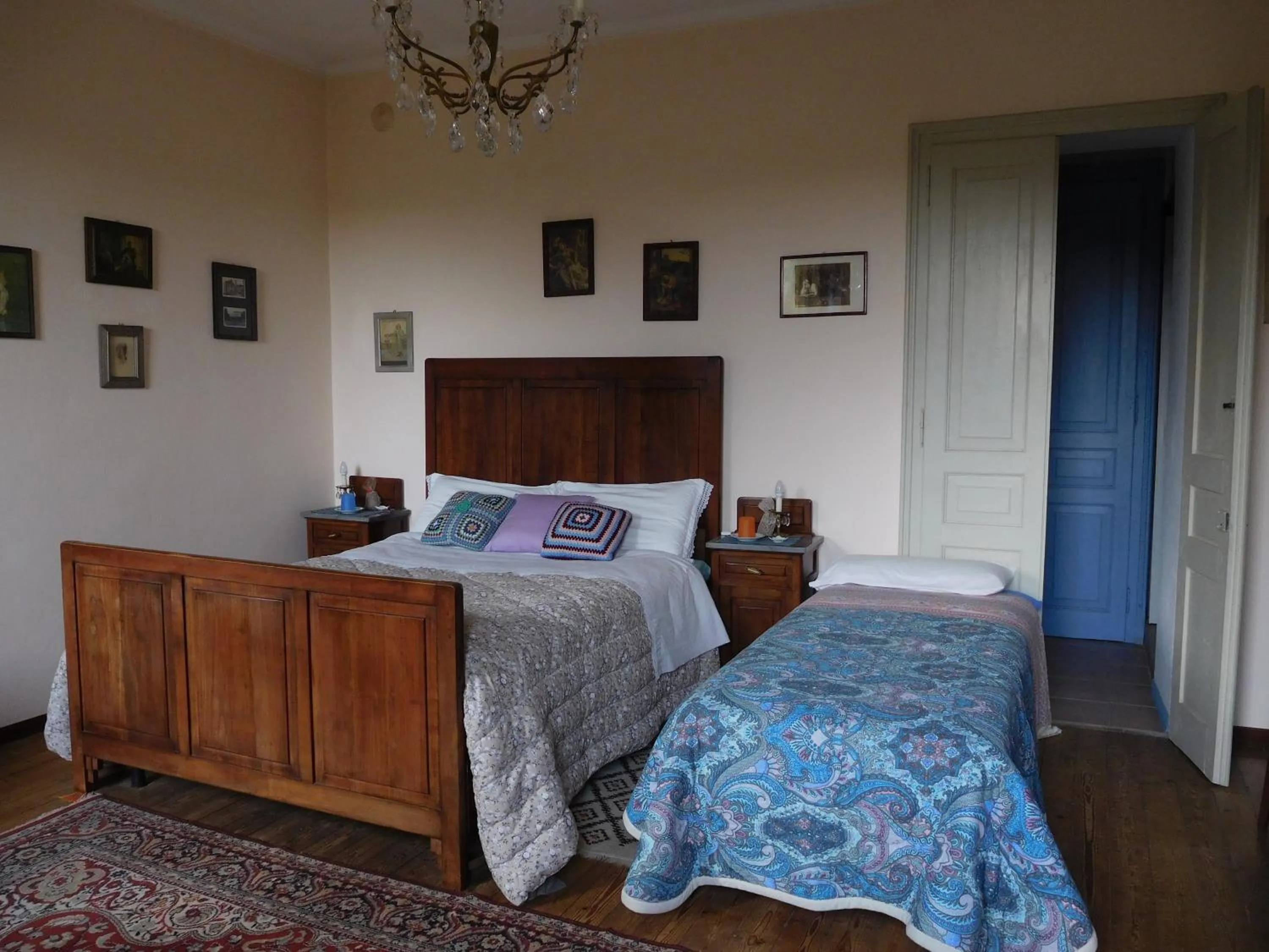 Photo of the whole room in U Tej