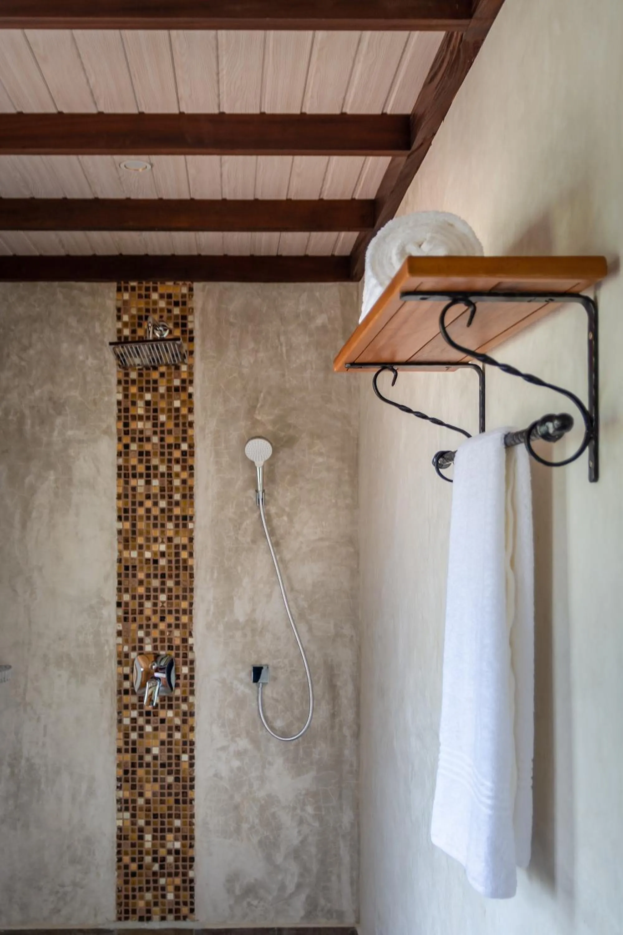 Bathroom in Chimpundu Lodge