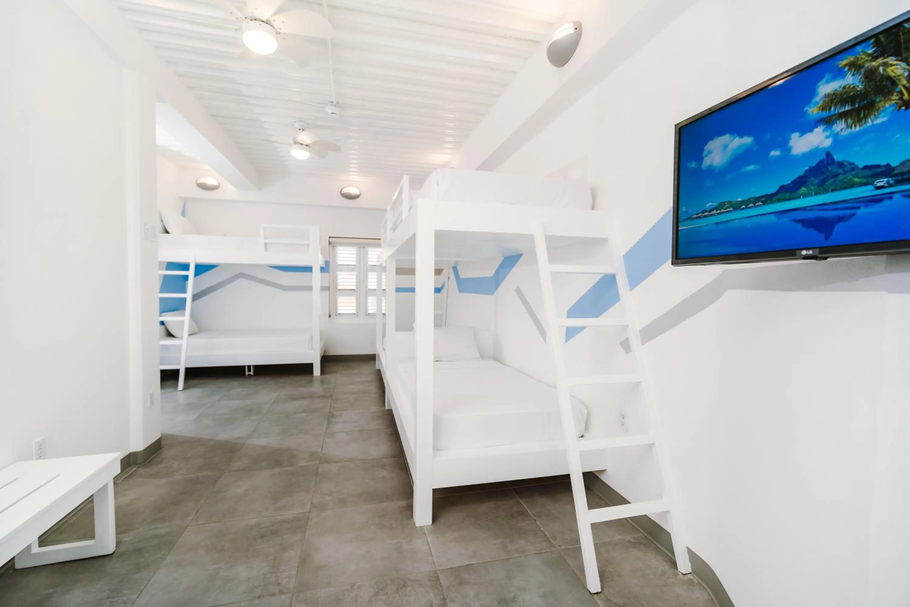 6-Bed Mixed Dormitory Room in The Freedom Hotel