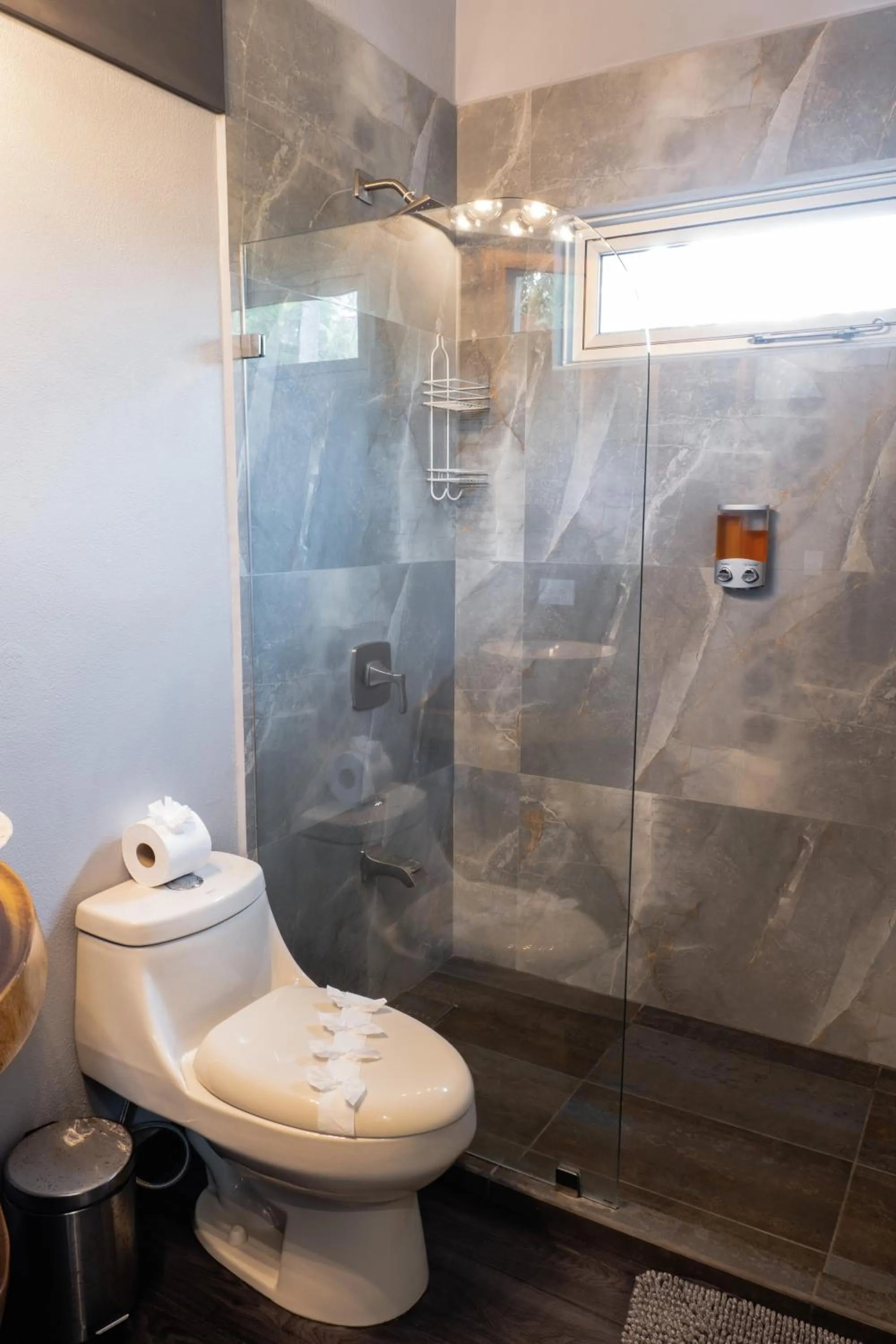 Shower in Hotel FAREMITI Uvita