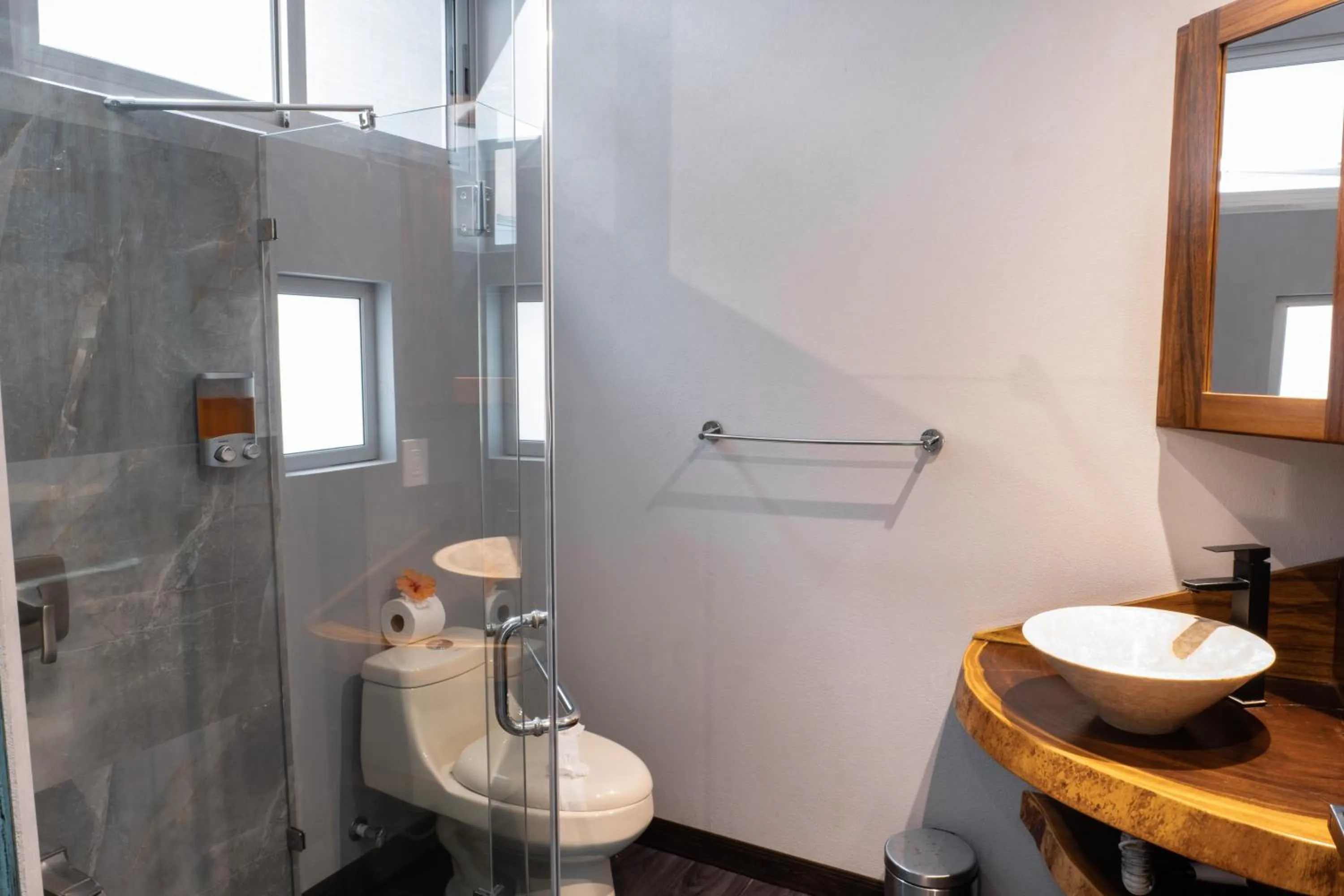 Shower in Hotel FAREMITI Uvita