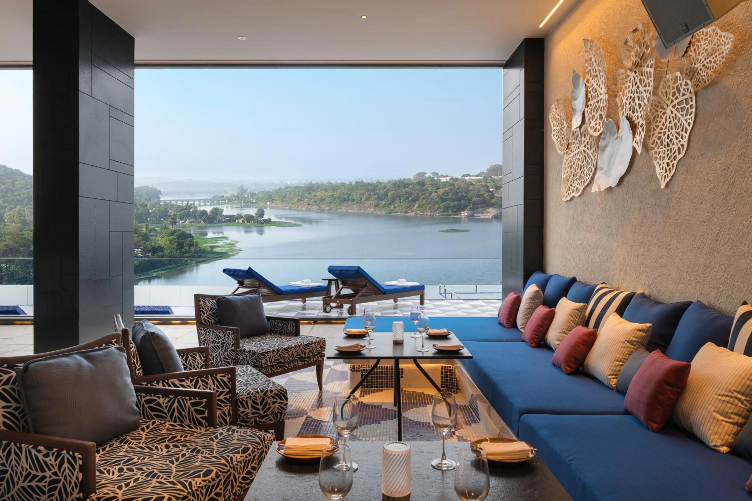 Lounge or bar in Taj Lakefront Bhopal