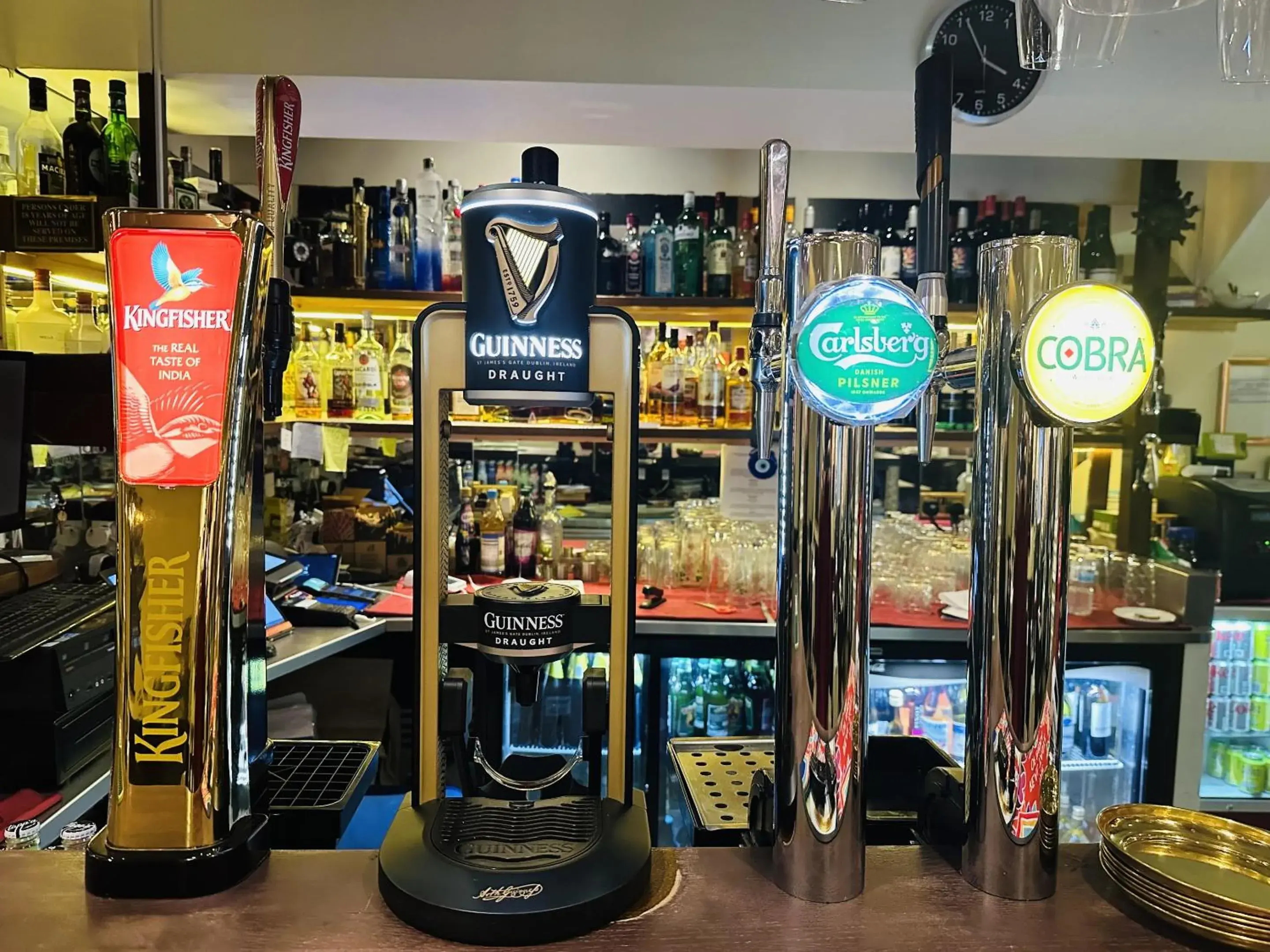 Lounge or bar in woodcock inn Lounge or bar in woodcock inn