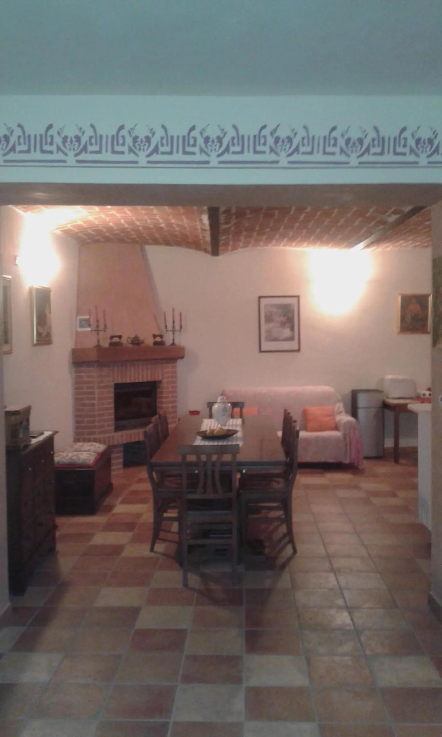 Communal lounge/ TV room in Cà Du Ruja