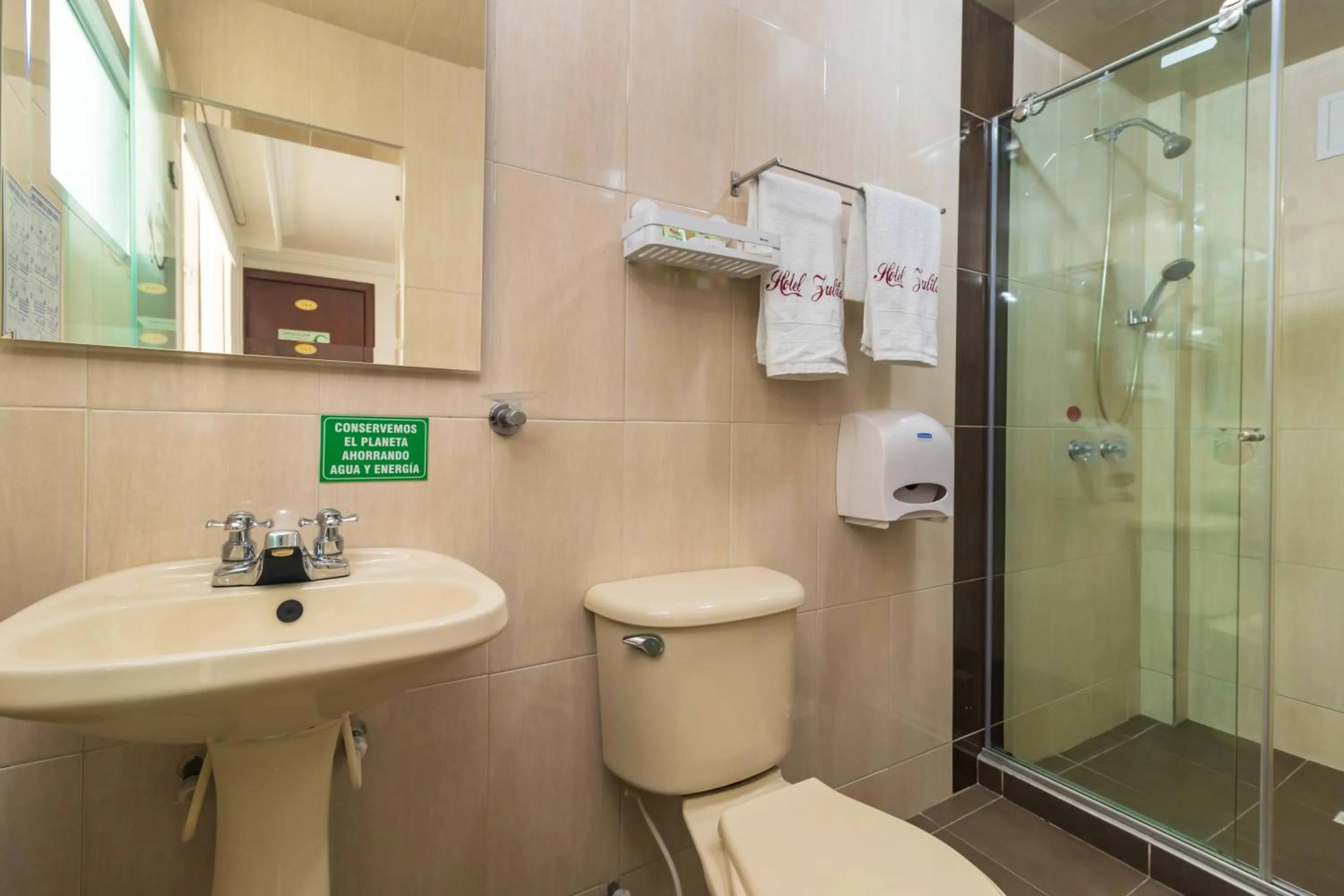 Shower in Hotel Zulita