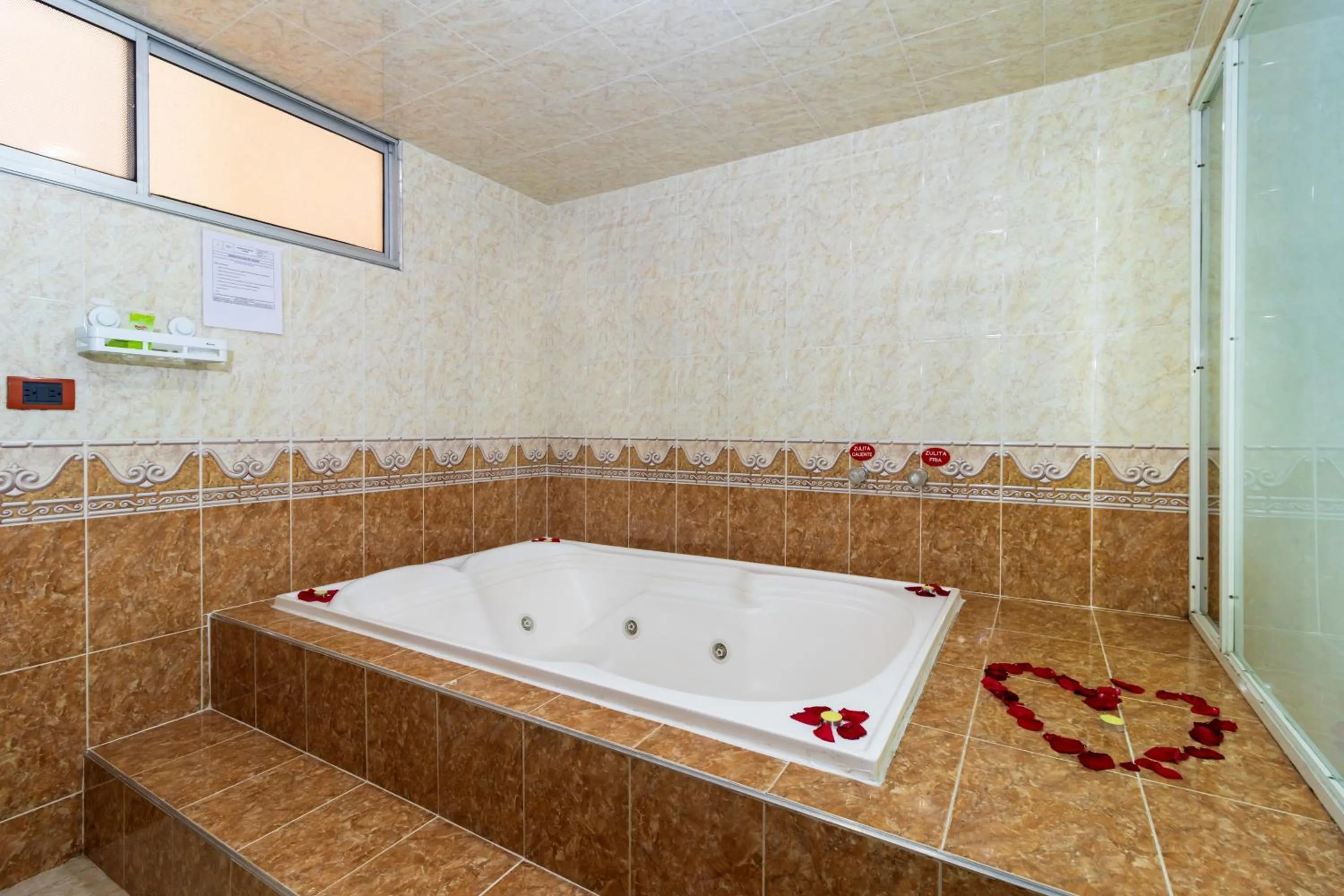 Bath in Hotel Zulita