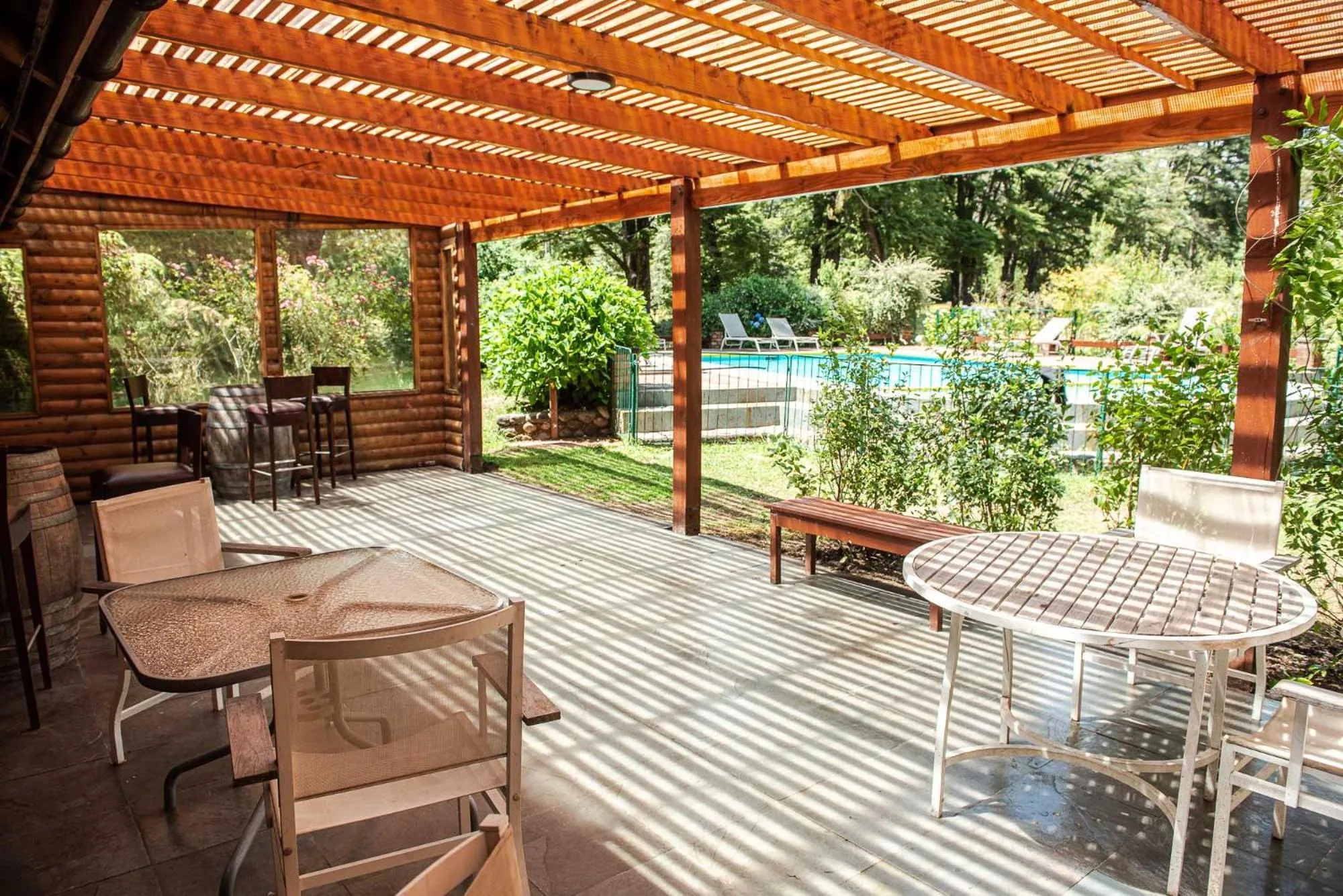 Swimming pool in Hotel Posada del Río - Parque Metreñehue
