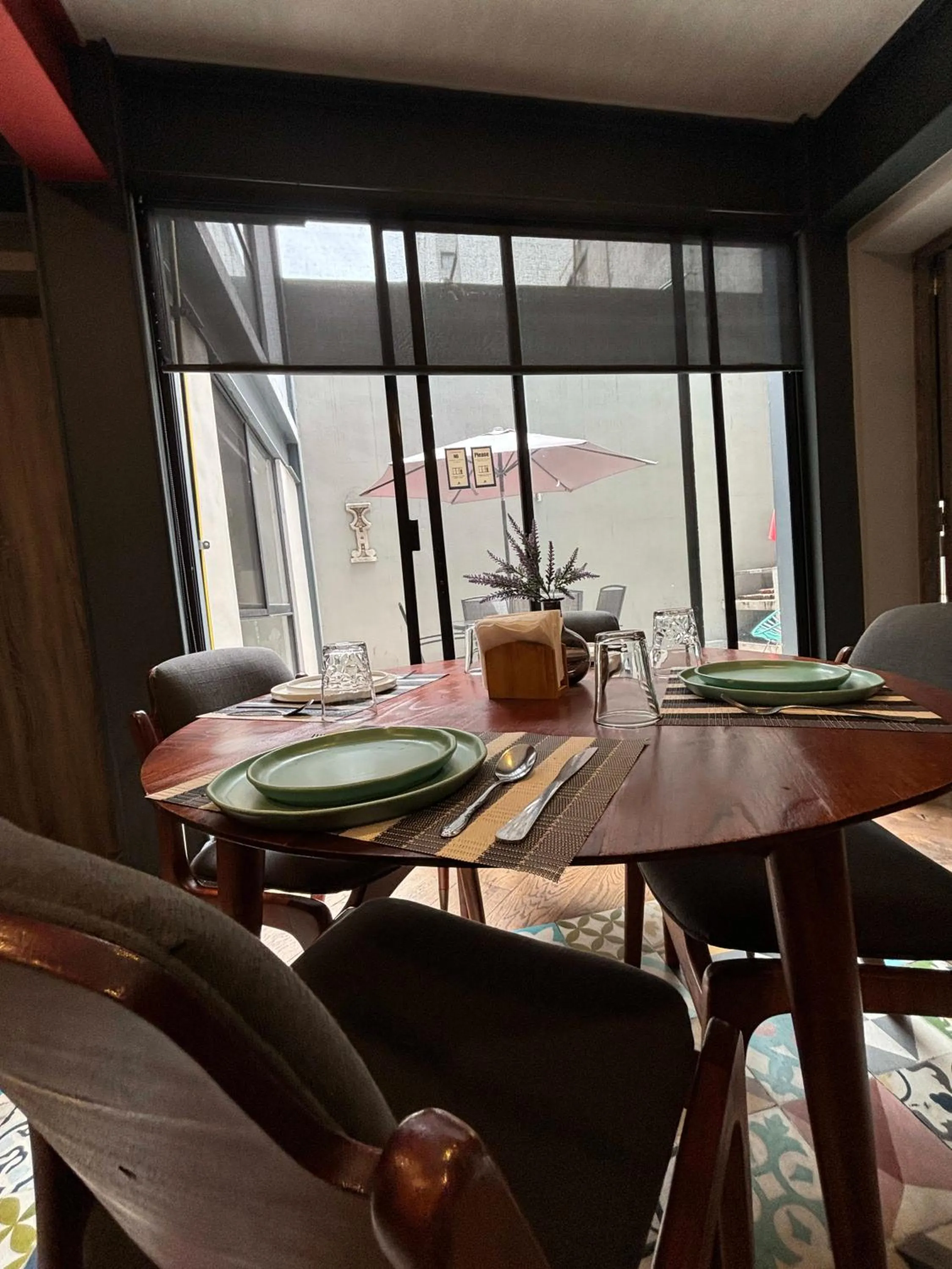 Restaurant/Places to Eat in TERRAZA a una cuadra del Angel, King size Bed