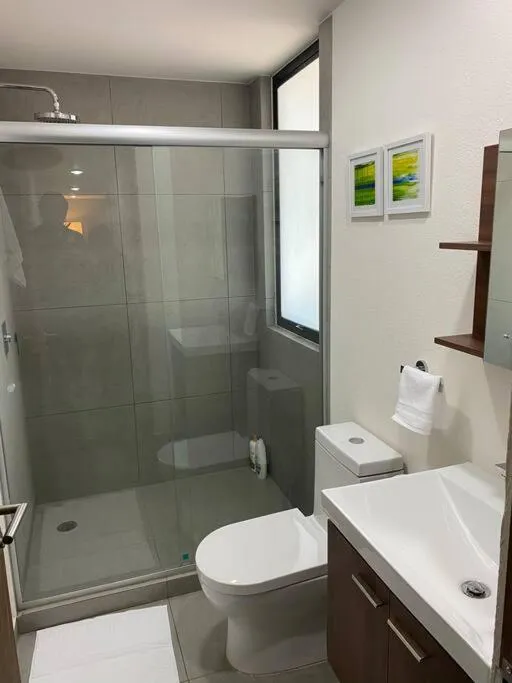 GRAN UBICACIÓN, en la zona de SANTA FE, KING BED