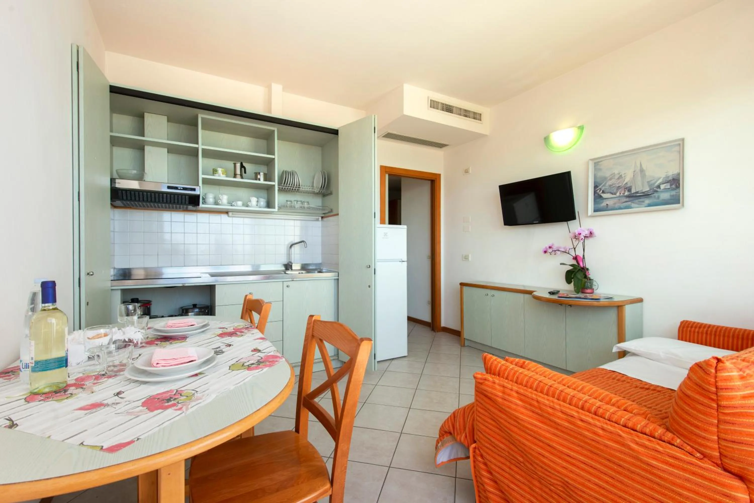 Sea Front Apartment with Balconies in Hotel Residence Imperial