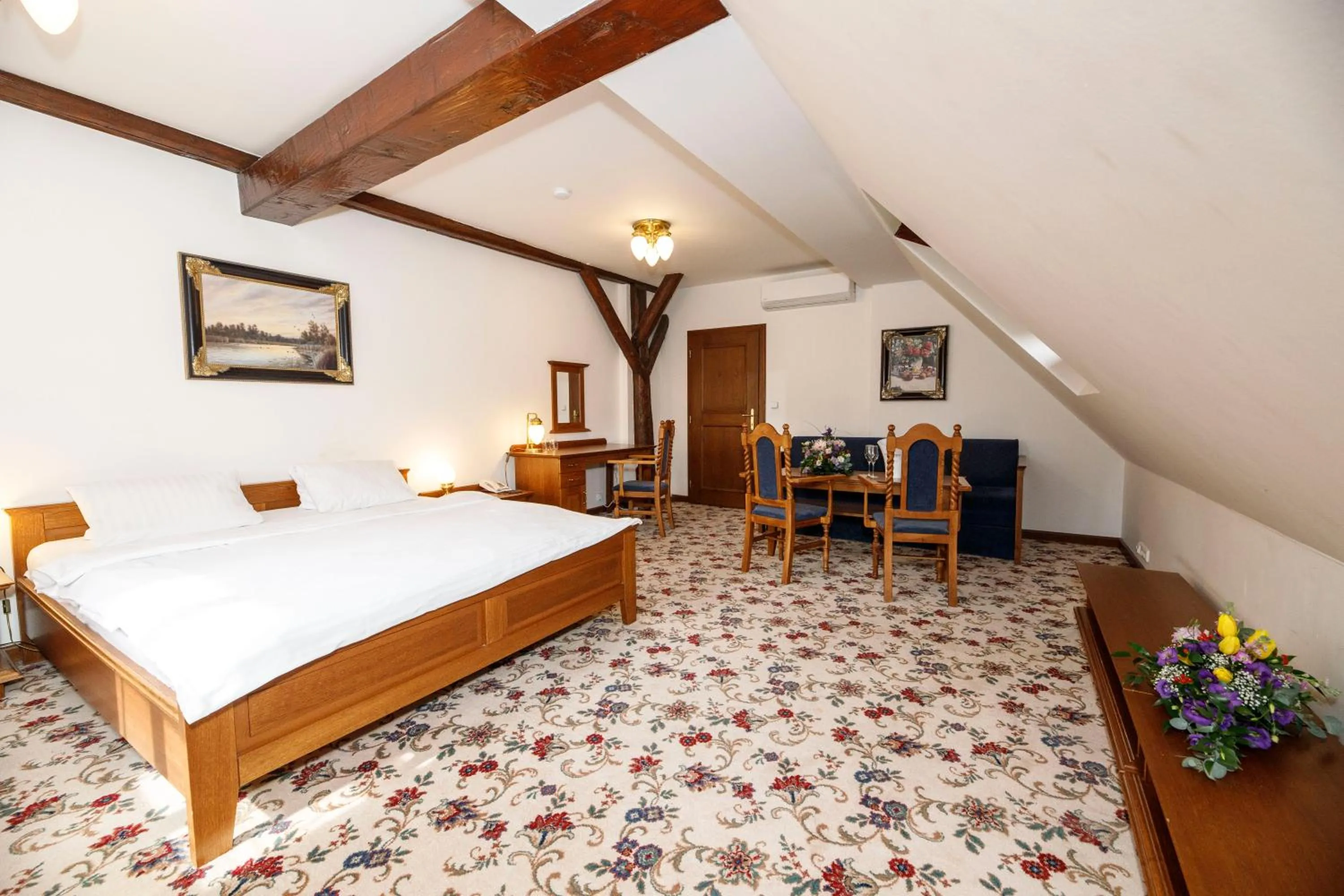 Bedroom, Bed in Rožmberský dvůr